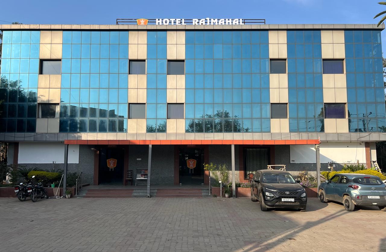 Hotel Rajmahal Green 𝗕𝗢𝗢𝗞 Bhiwadi Hotel