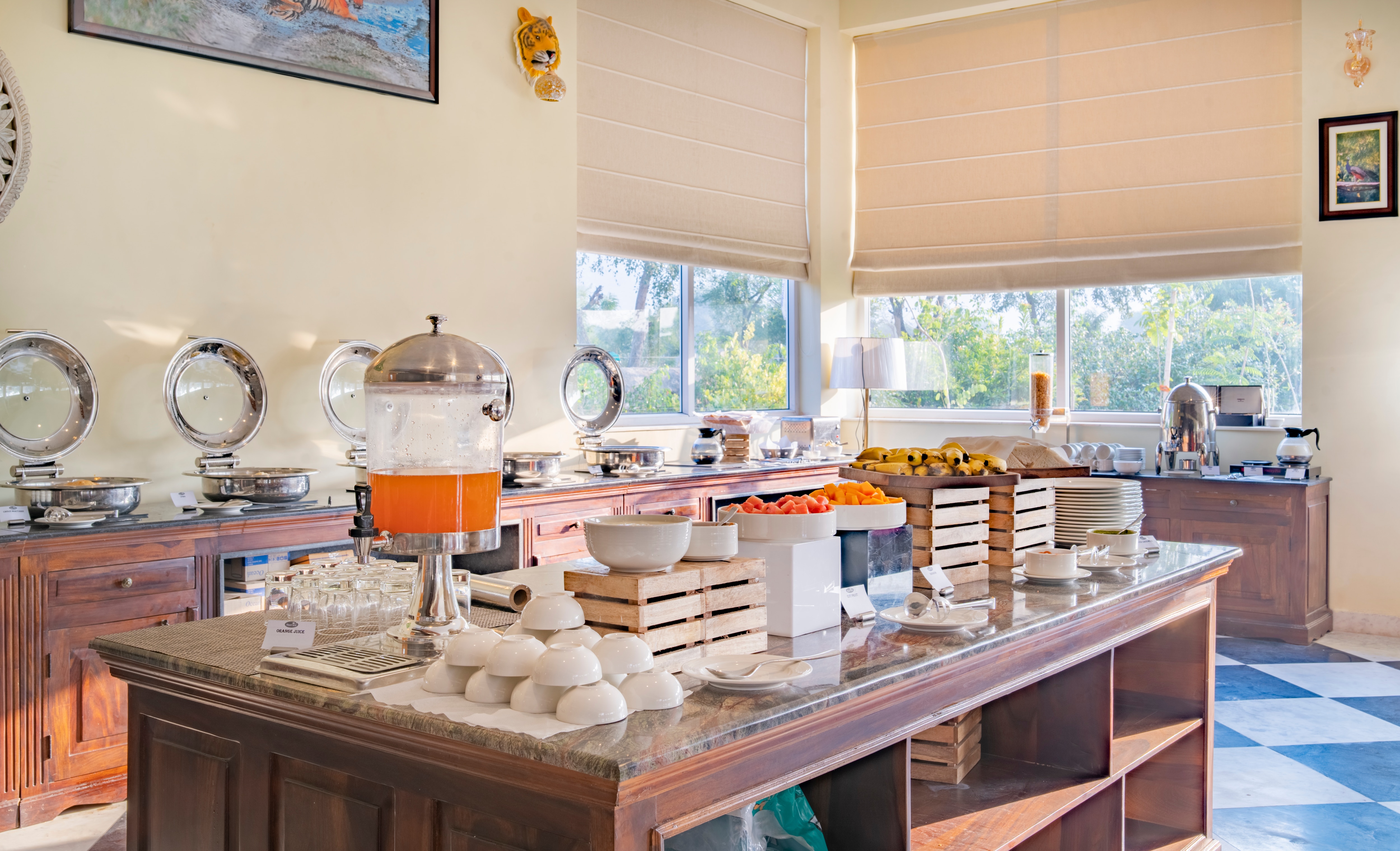 Feast Cafe & Lounge