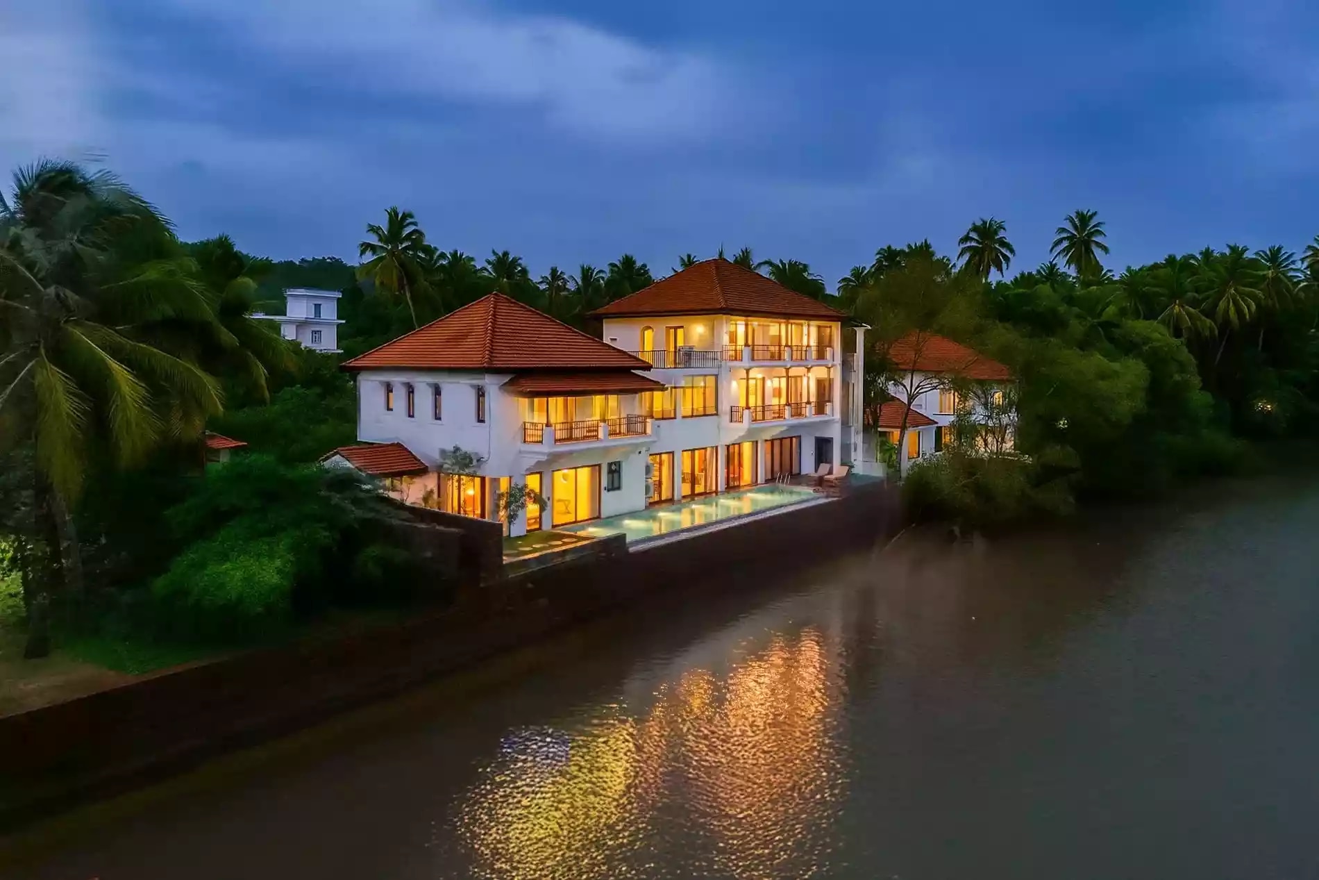 ELIVAAS Prive Villa Fleuve6 BHKRiverside with Infinity Pool & Bathtub - Tap to explore photos