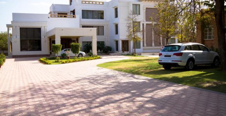 Lariya Resort
