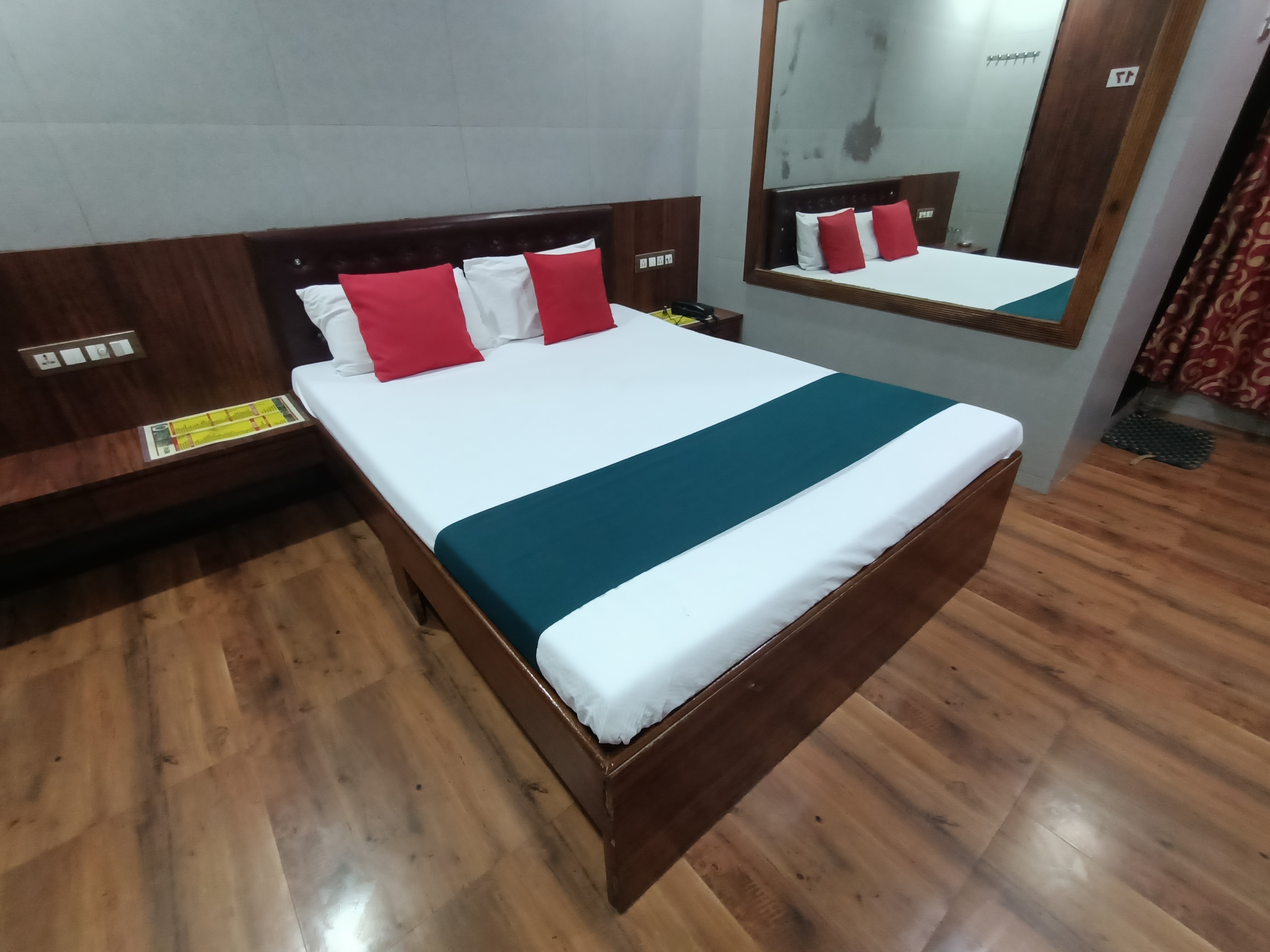 The Green Star Hotel - Malad Mumbai 𝗕𝗢𝗢𝗞 Mumbai Hotel 𝘄𝗶𝘁𝗵 ₹𝟬  𝗣𝗔𝗬𝗠𝗘𝗡𝗧