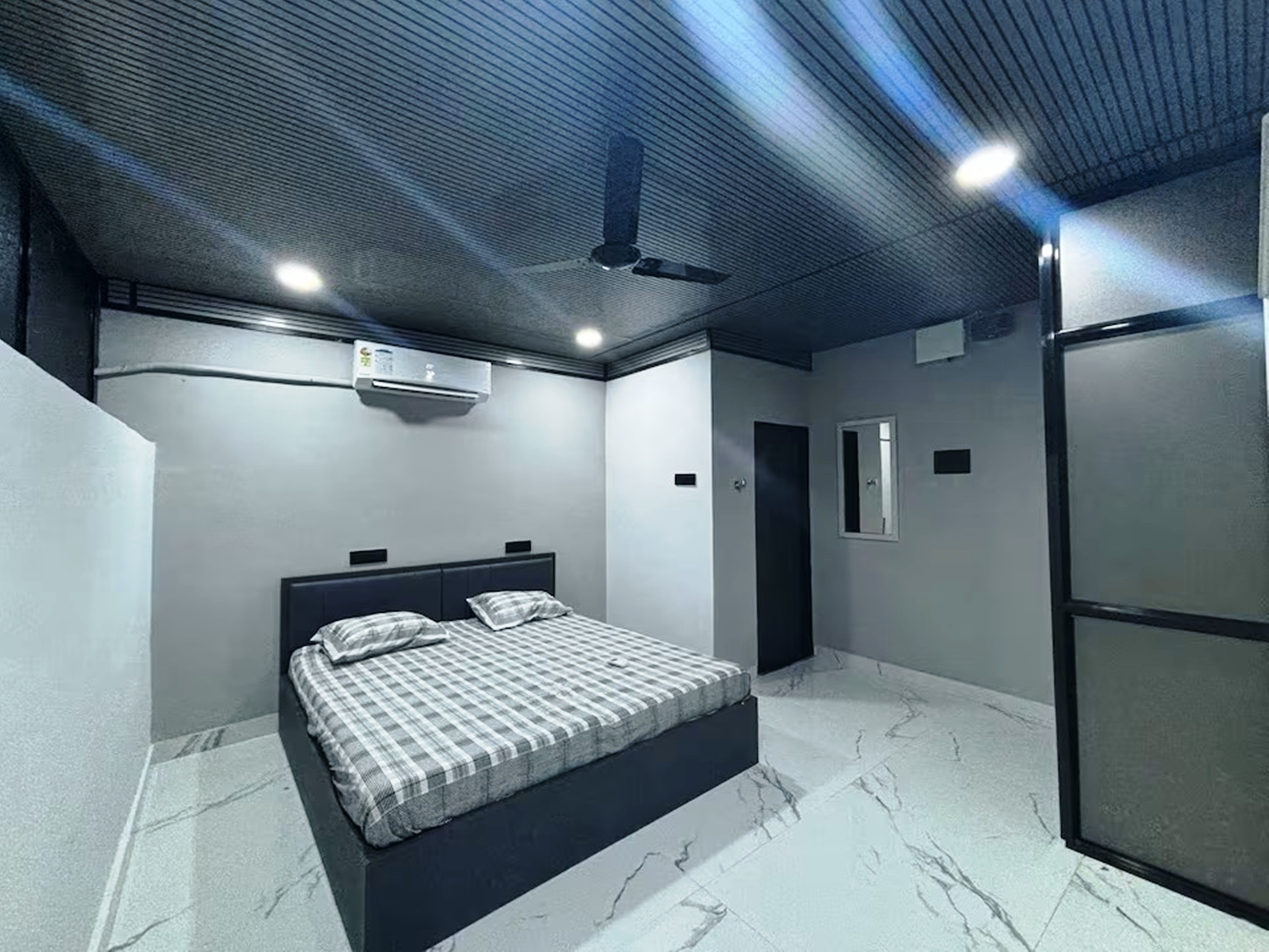 Rooms of 6 Cozy Studio in Commercial Hub - Apartment in Mumbai