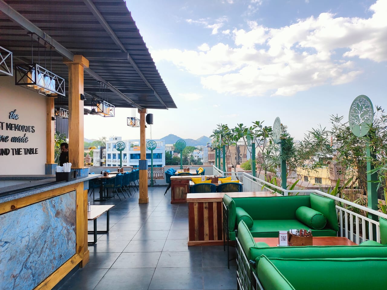 Cosmo Bar & Bistro