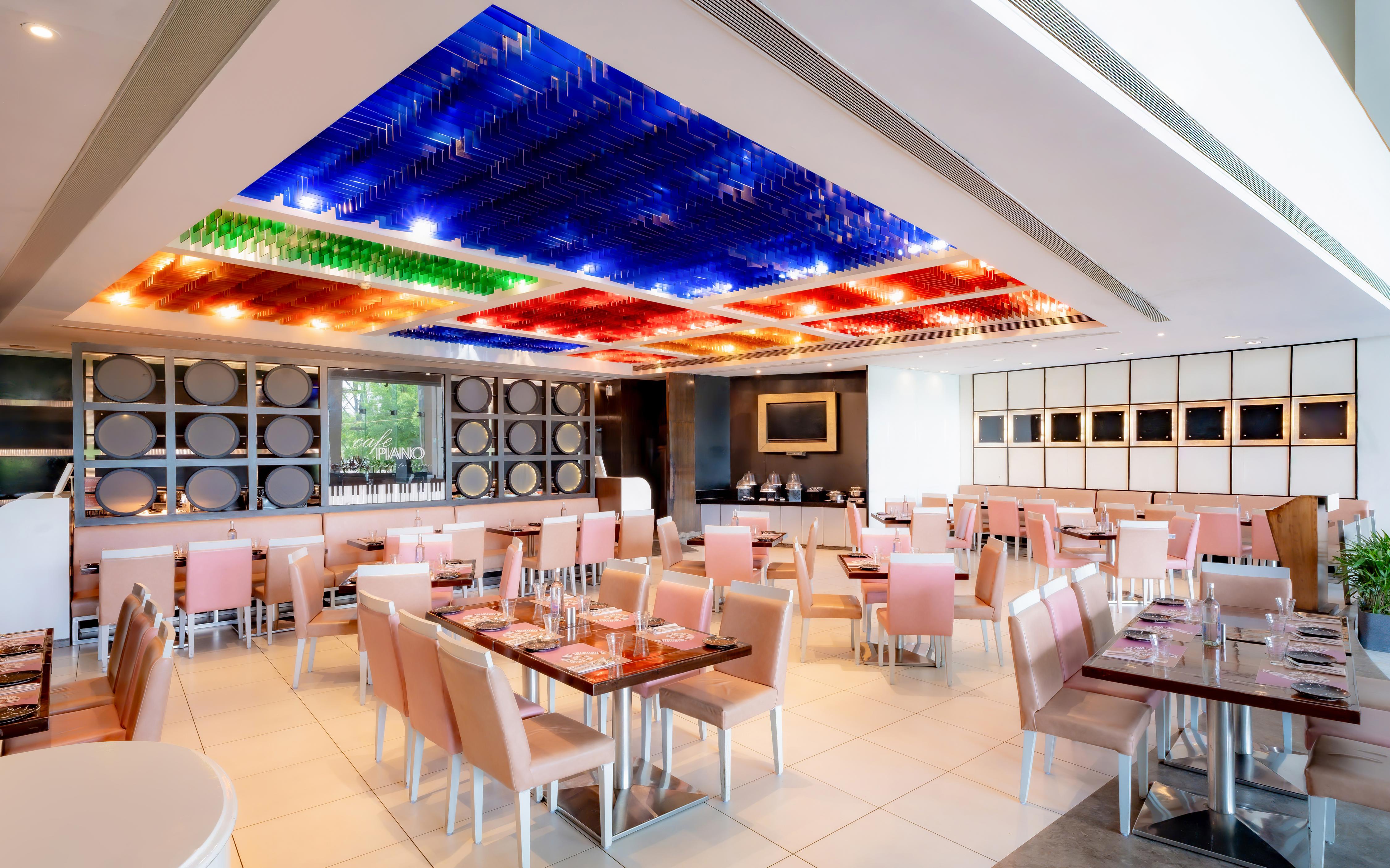 cafe' piano
