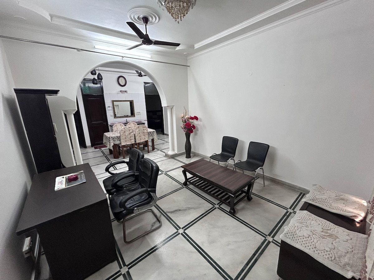 The Third Home 𝗕𝗢𝗢𝗞 Delhi Homestay
