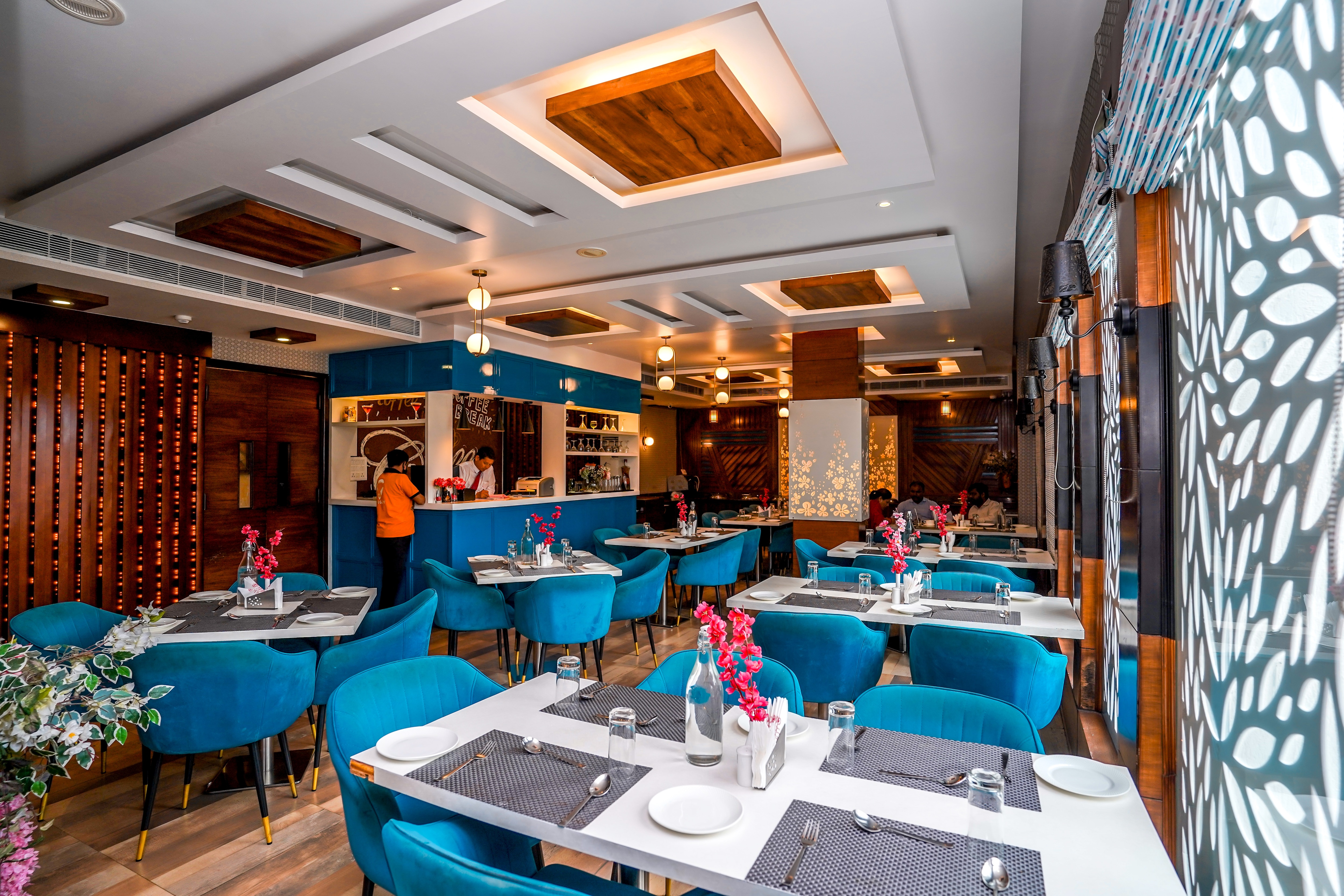 Golden Court Cafe & Restaurant