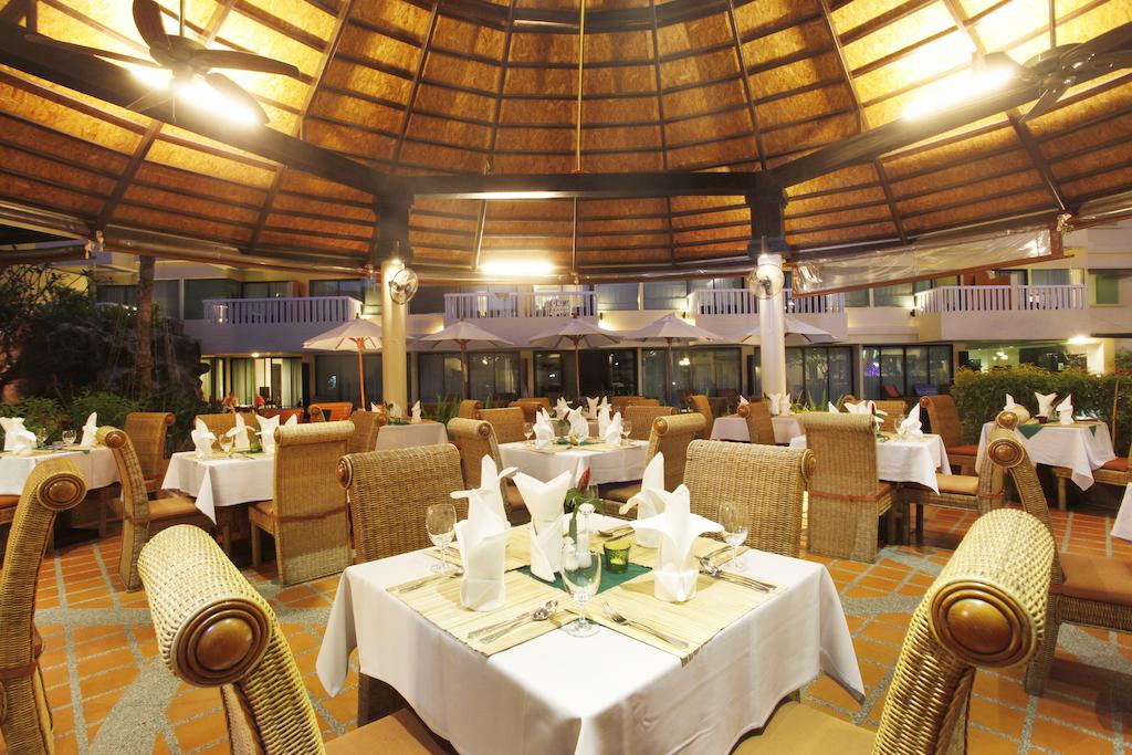 Poolside Restaurant