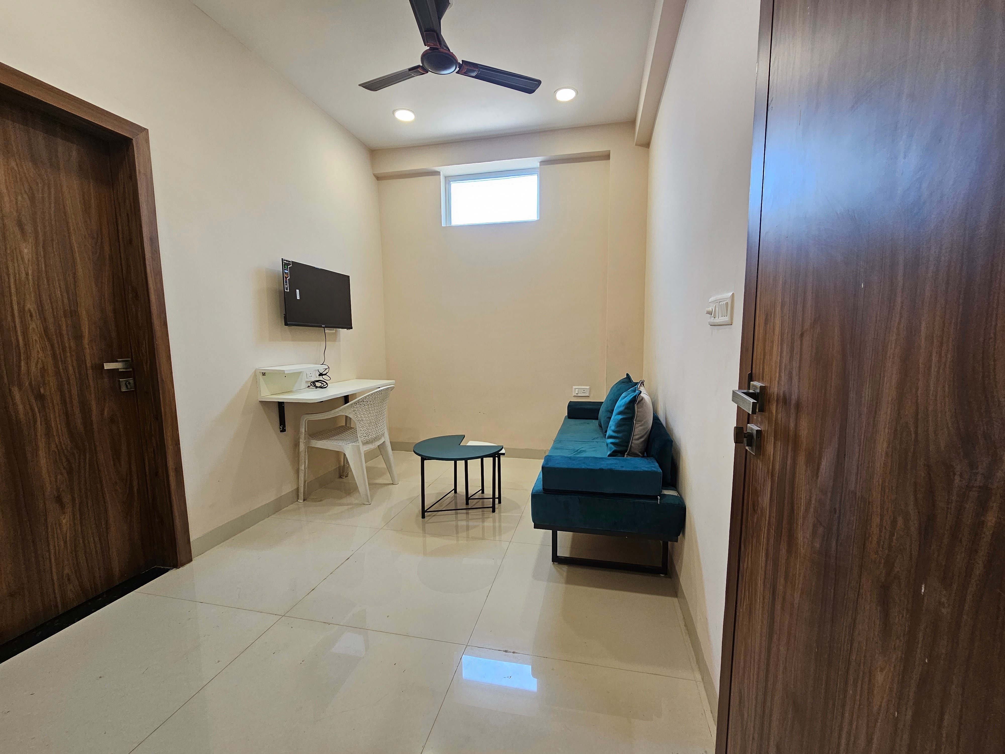 Standard living apartments 𝗕𝗢𝗢𝗞 Indore Homestay