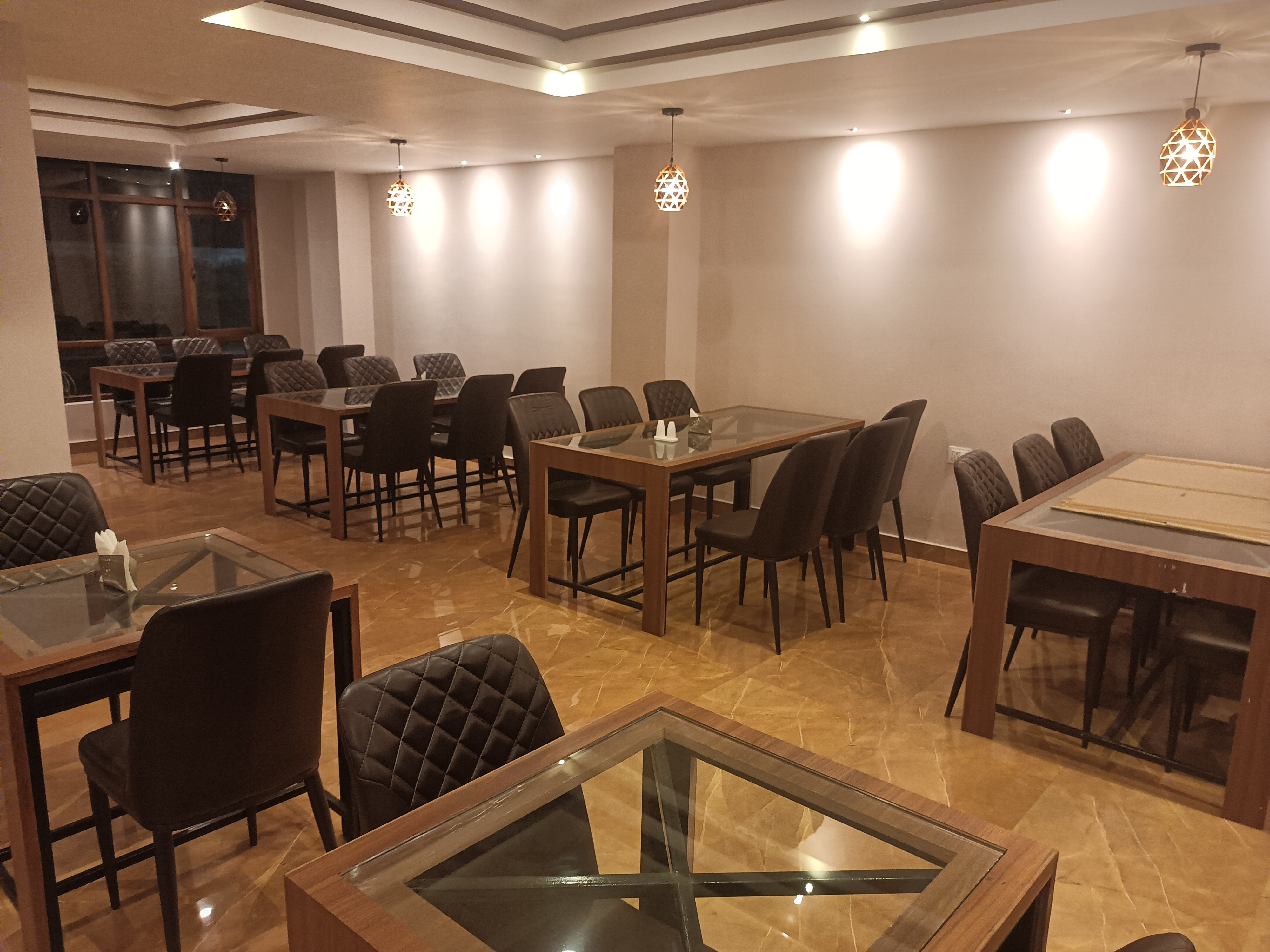 Golden Peaks Hotel & Restaurant