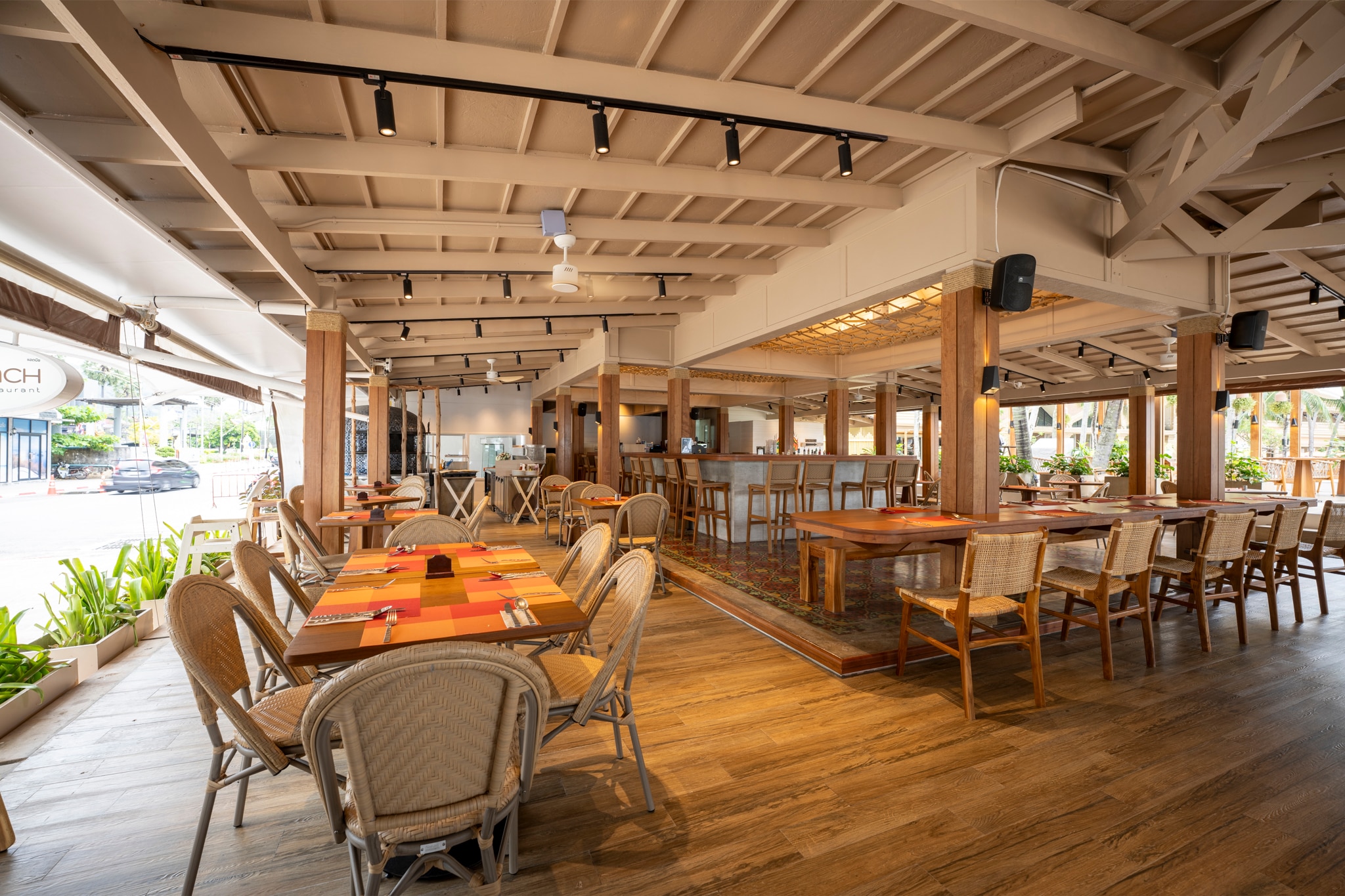 At Beach Bar & Restaurant