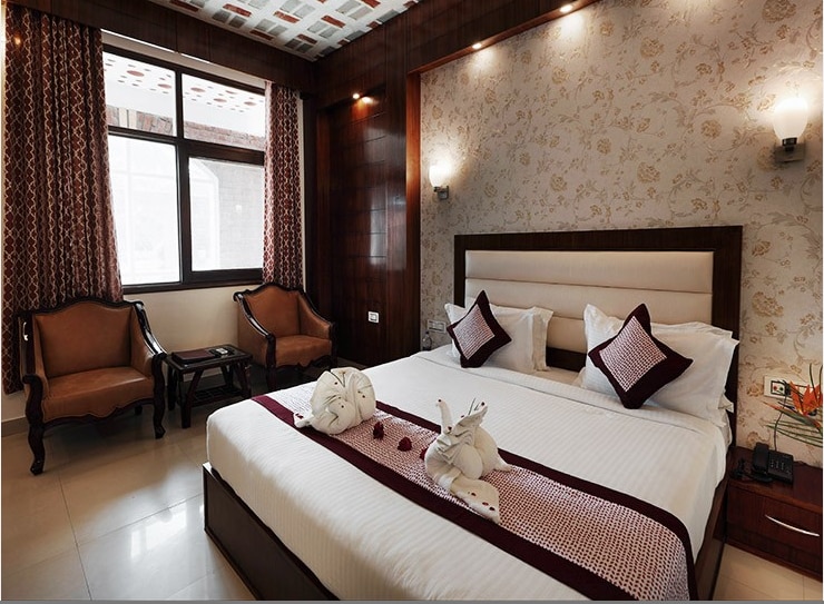 HOTEL MELROSE INN - 500 MTR from Railway Station 𝗕𝗢𝗢𝗞 Aligarh Hotel