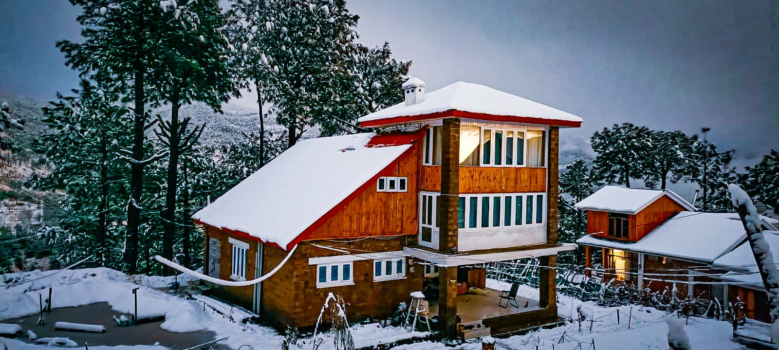 Rooms of The Shivdhaar Estate - Villa in Patnitop