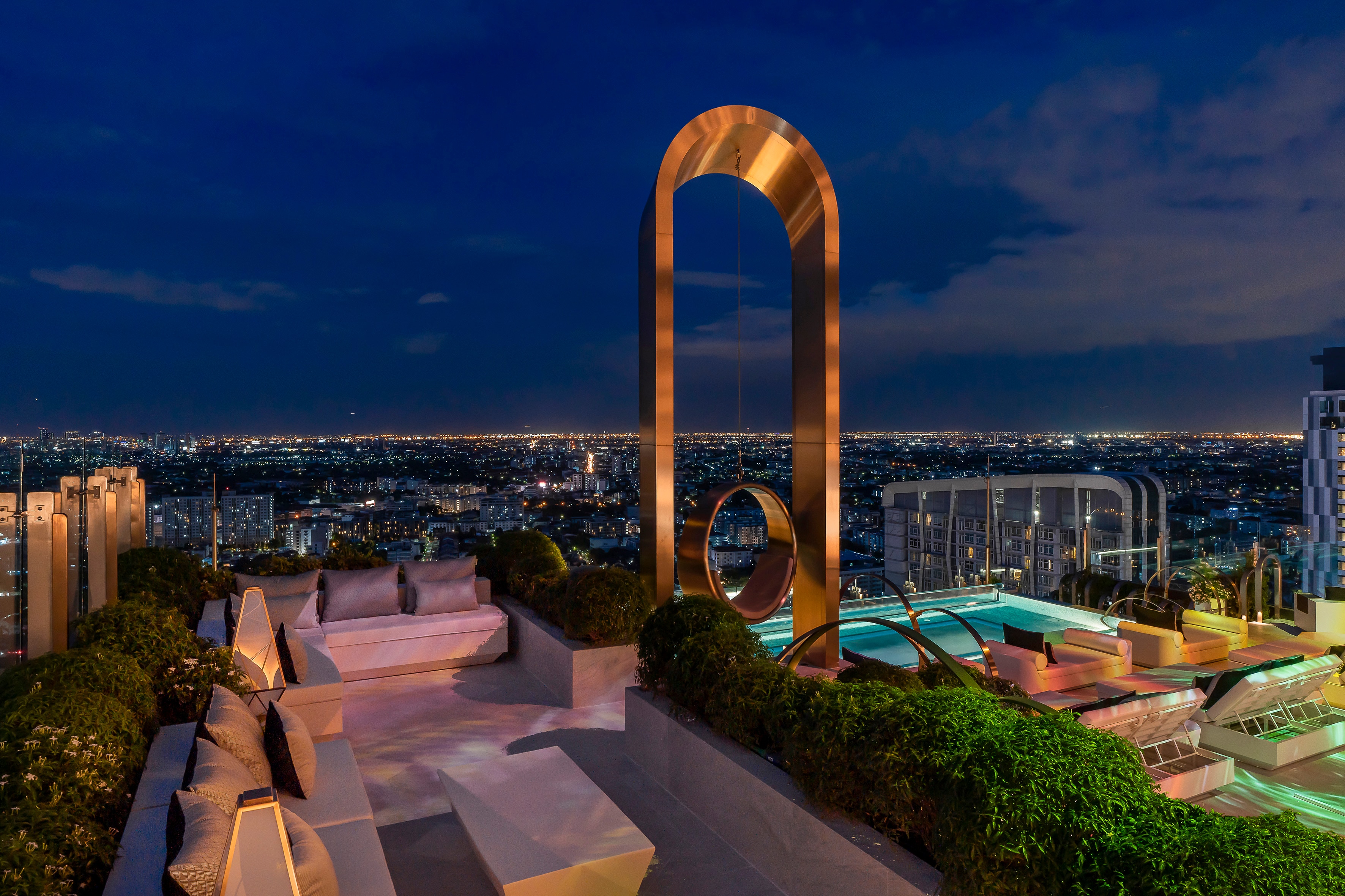 The Giant Swing Pool Bar