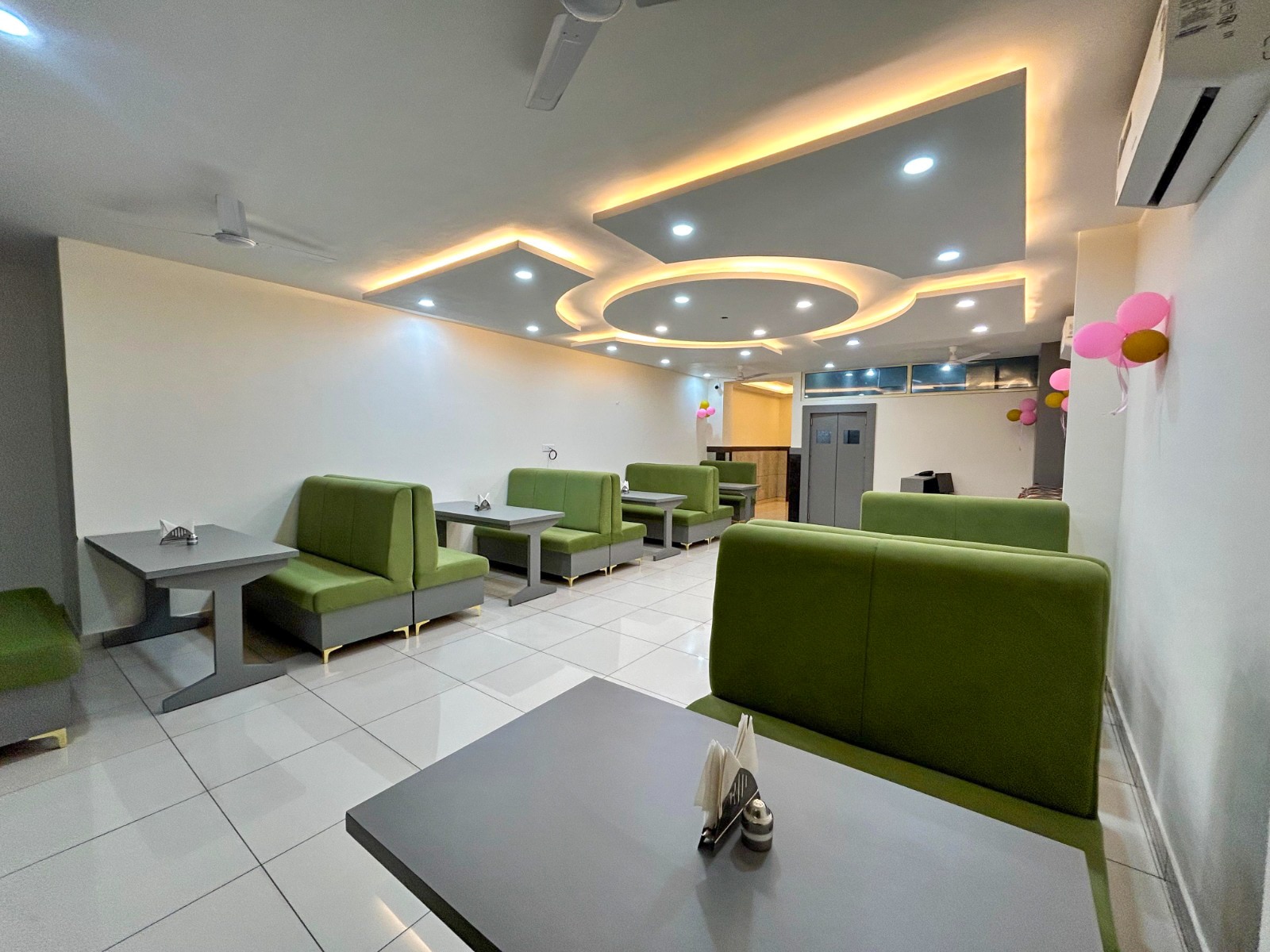 the katra avenue Restaurant