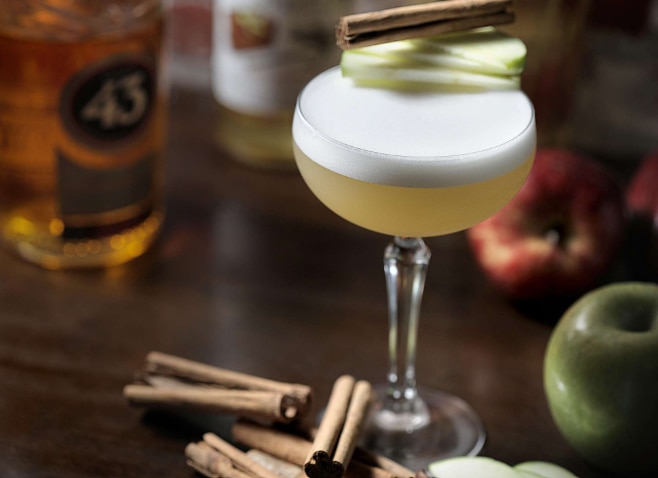 EVE'S BAR