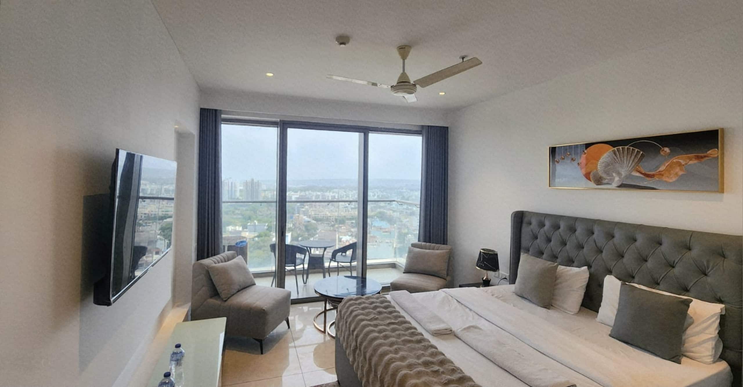 14 Furnishingnest suite with Balcony Infinity Pool 𝗕𝗢𝗢𝗞 Gurgaon Apartment