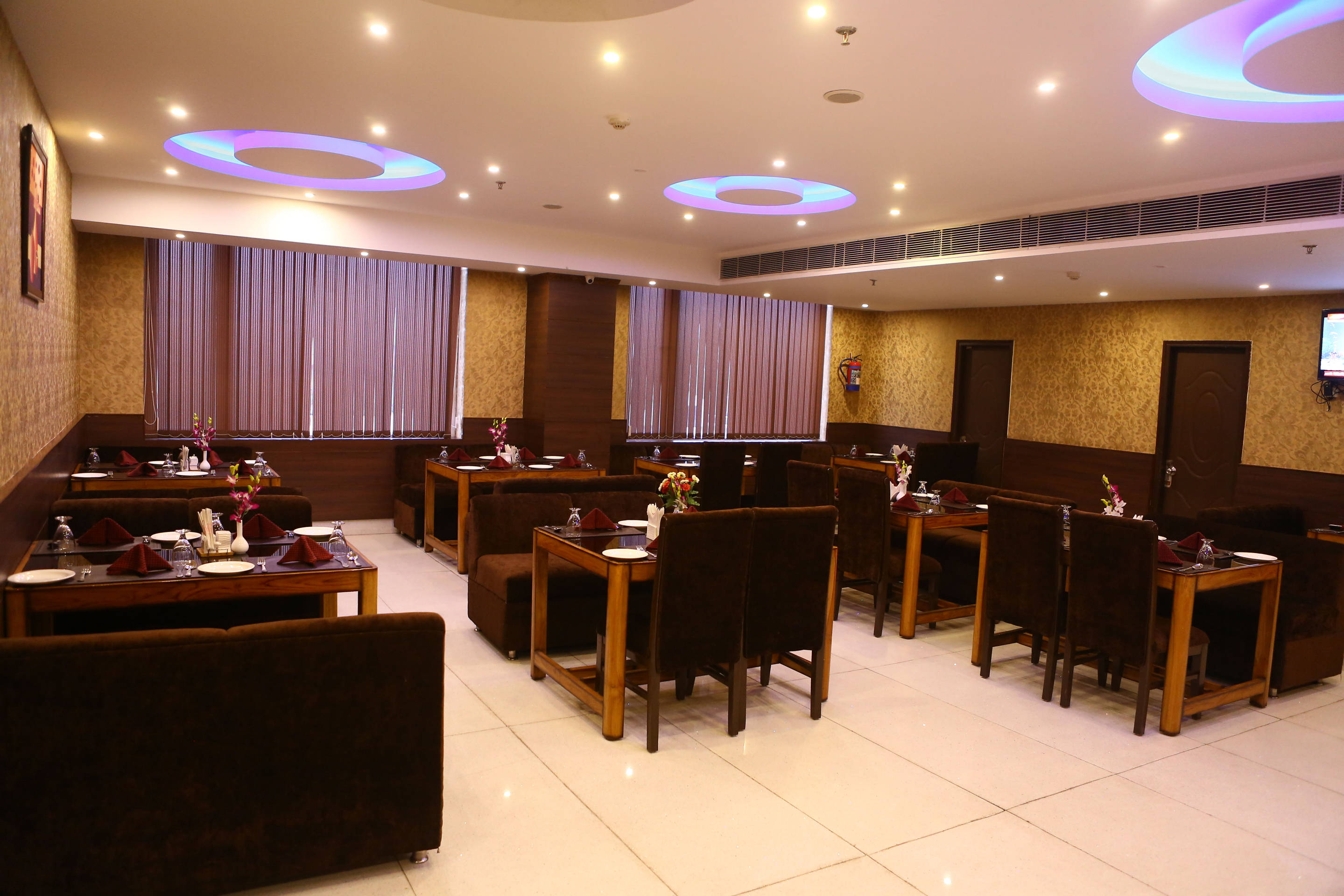 The Pearl Lounge
