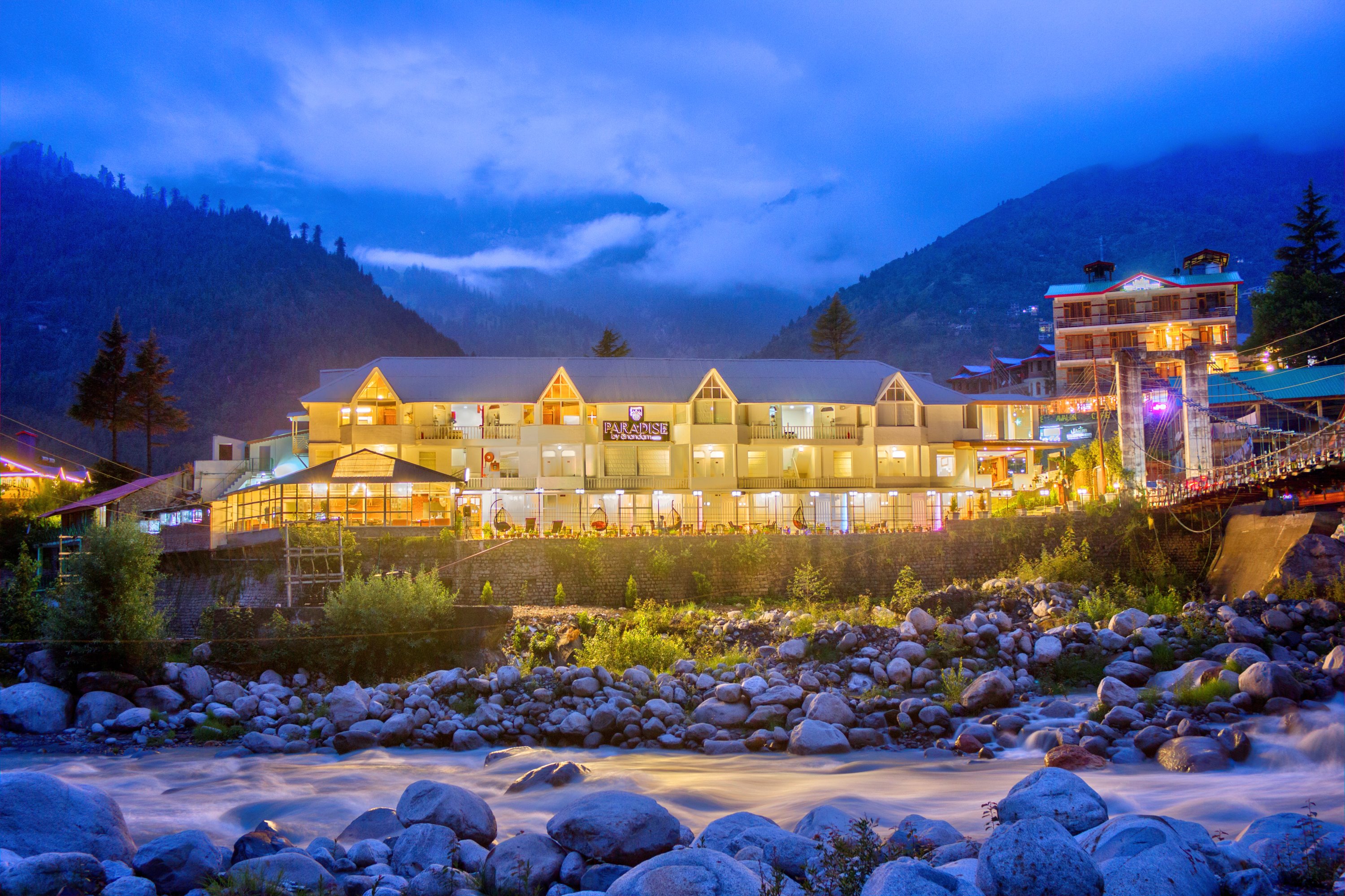 PARADISE-The Whitehouse Cafe (A Riverside Retreat) Hotel Manali ...