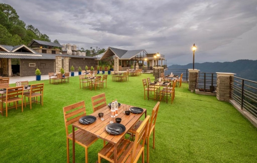 Pine View Hill Crest 𝗕𝗢𝗢𝗞 Kasauli Apartment