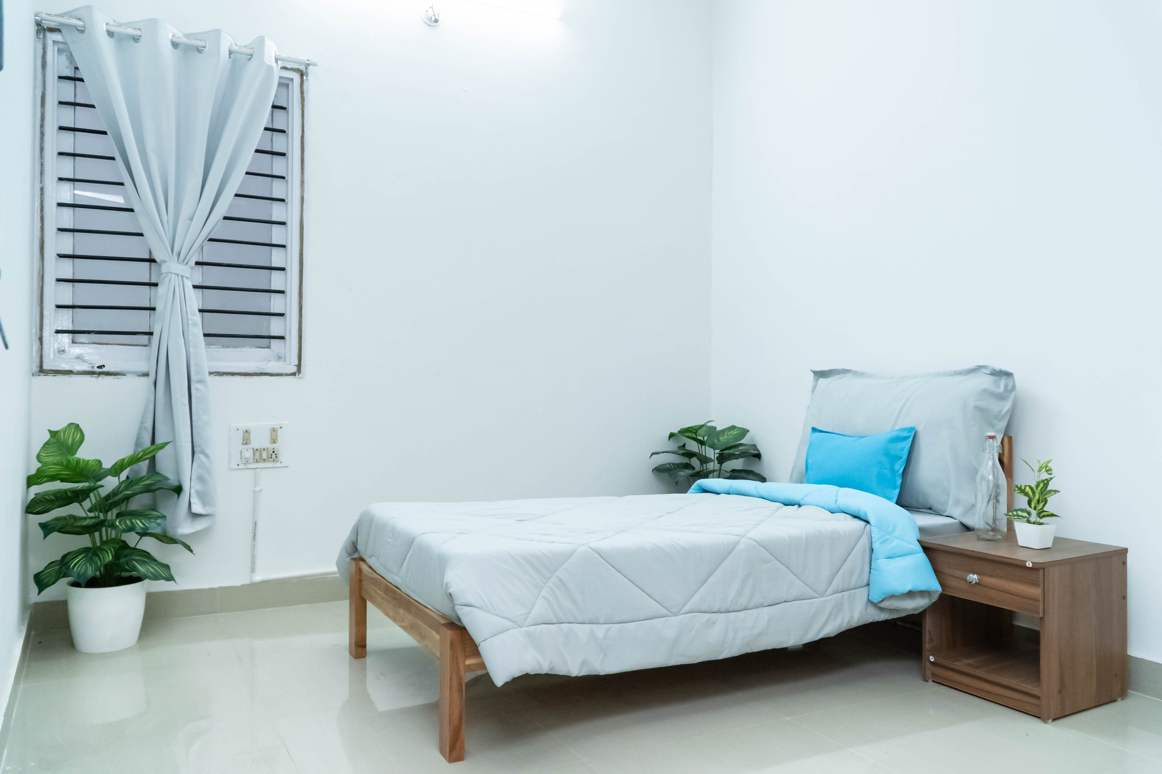 【R&B】room service Z Express Woodside 𝗕𝗢𝗢𝗞 Bangalore Hotel