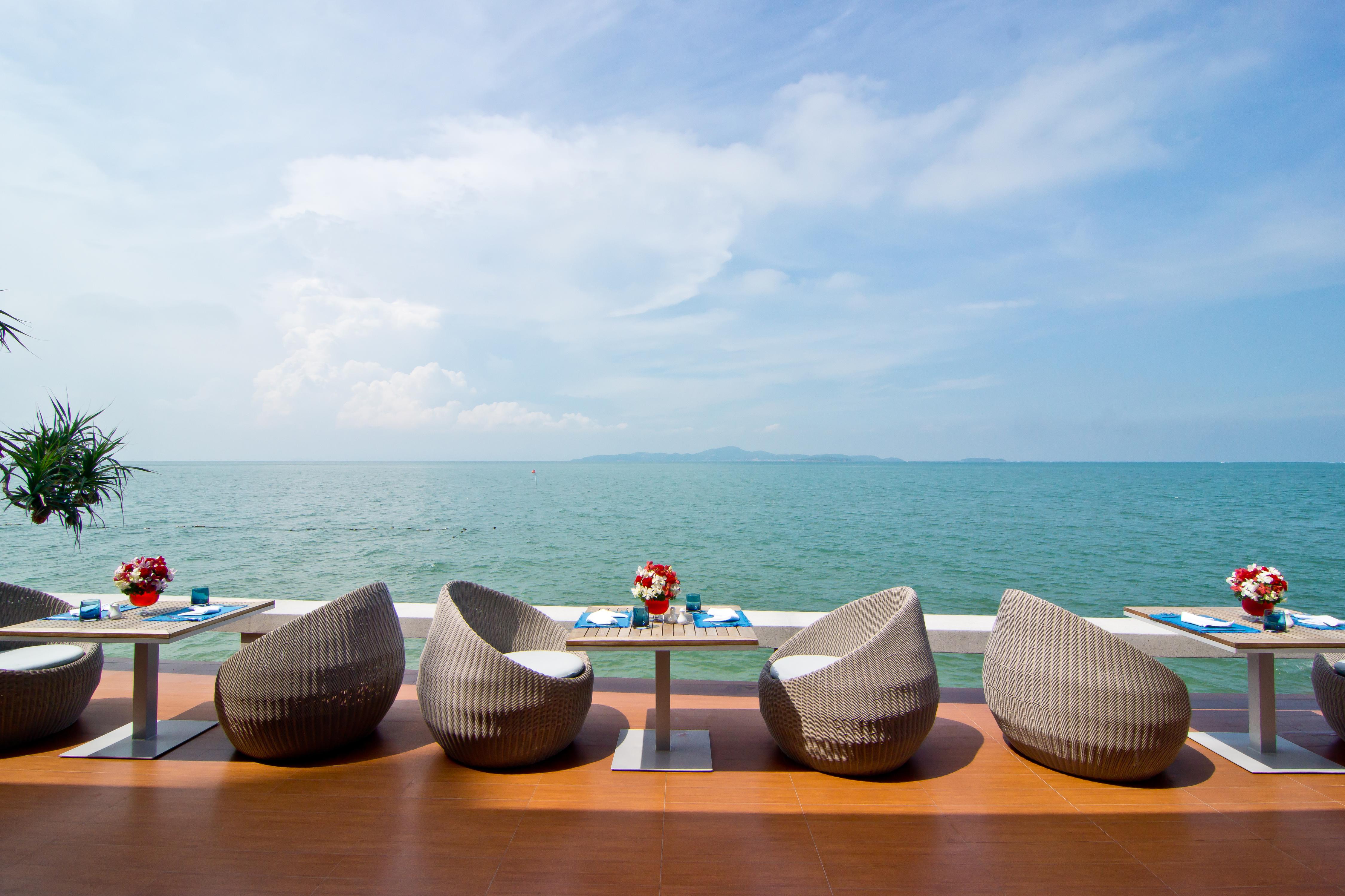 Breezeo - Exotic Beachfront Seafood
