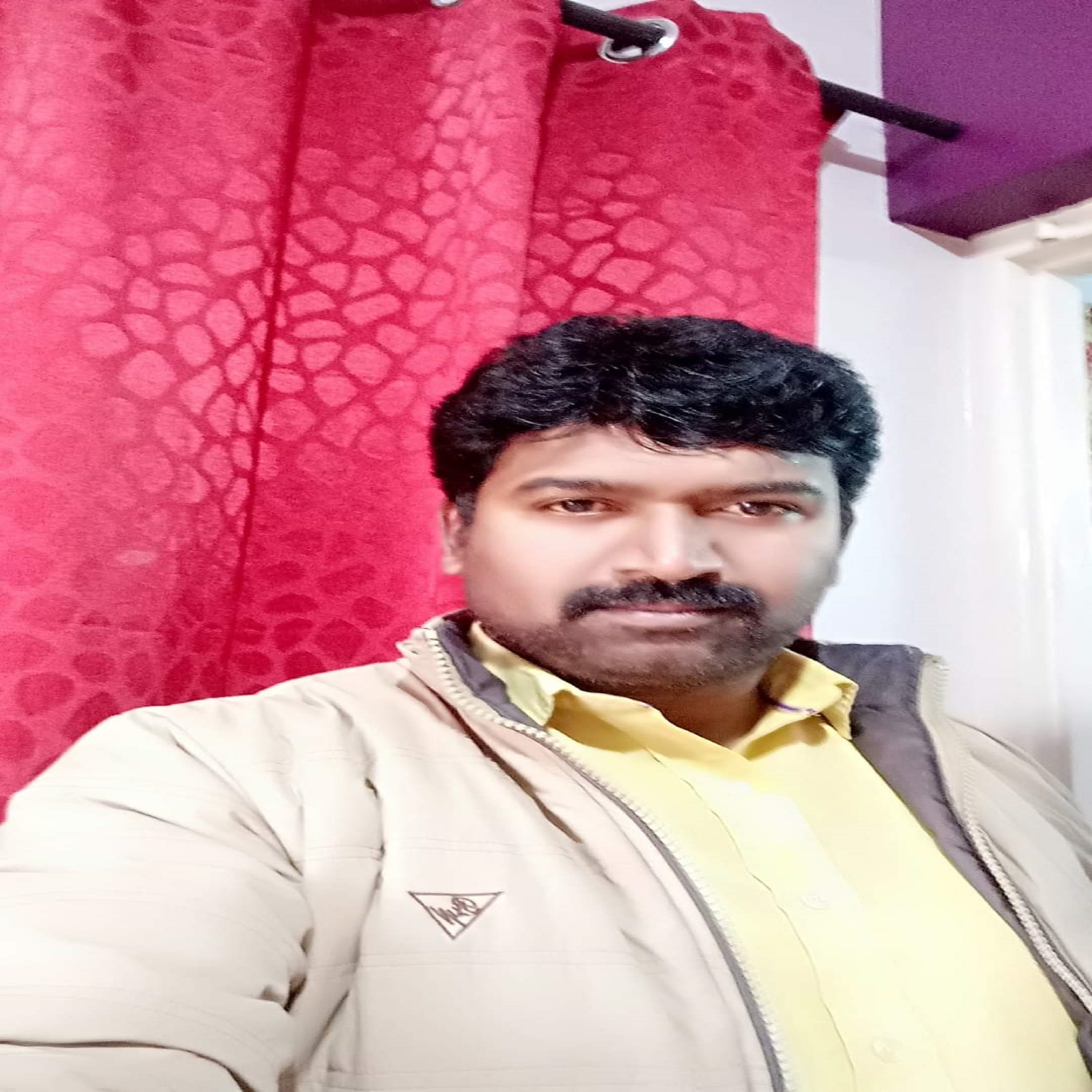 Spacious Balcony Premium Room Rooms & Caretaker 𝗕𝗢𝗢𝗞 Ooty Villa 𝘄𝗶𝘁𝗵