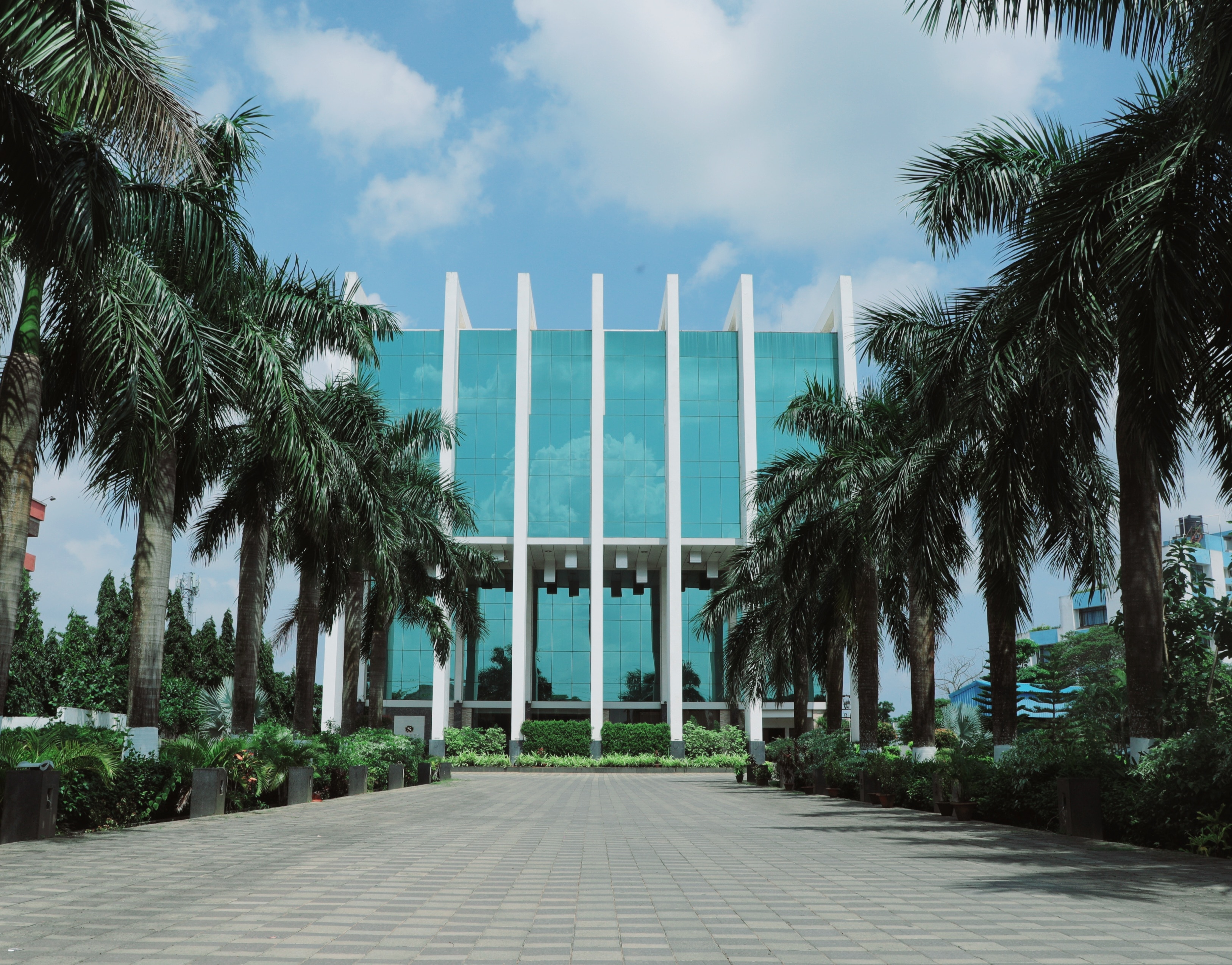Hotel Sandy's Tower 𝗕𝗢𝗢𝗞 Bhubaneshwar Hotel