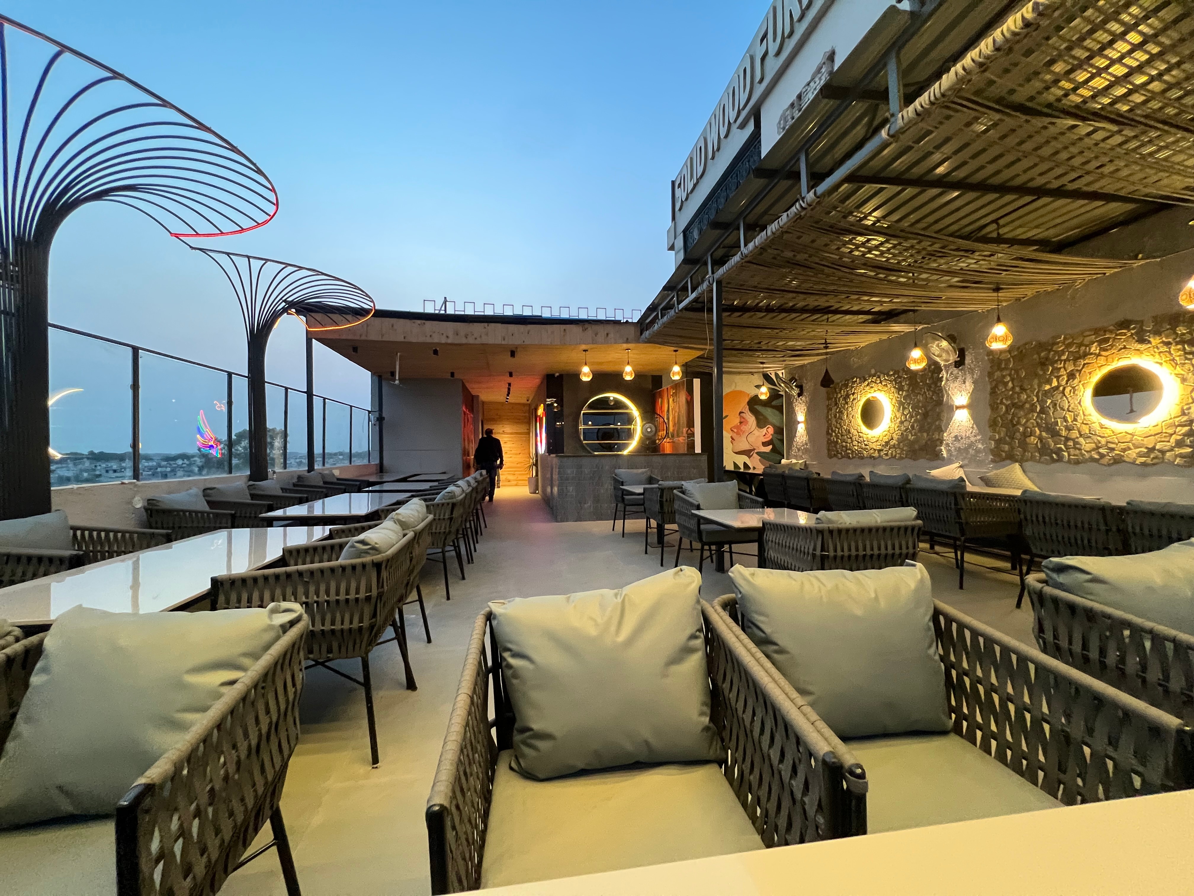 WINGS ROOFTOP