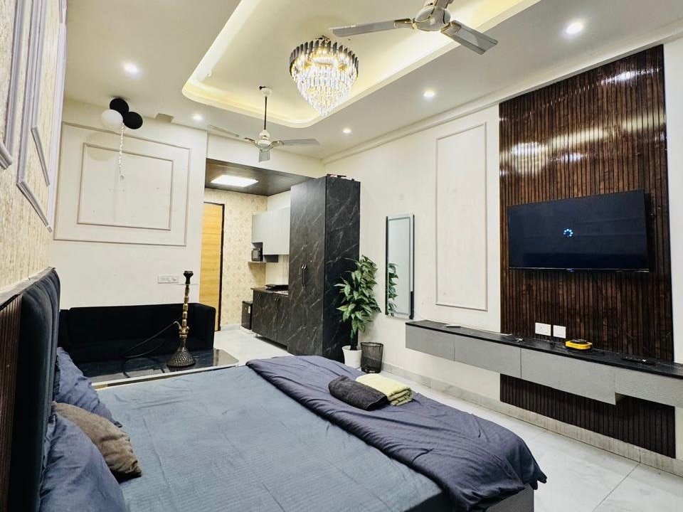 The Skyline Studios 𝗕𝗢𝗢𝗞 Noida Apartment