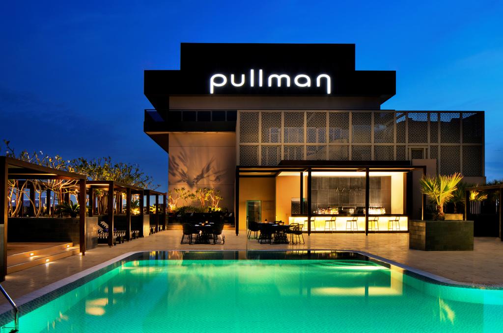 Azure Pool Lounge