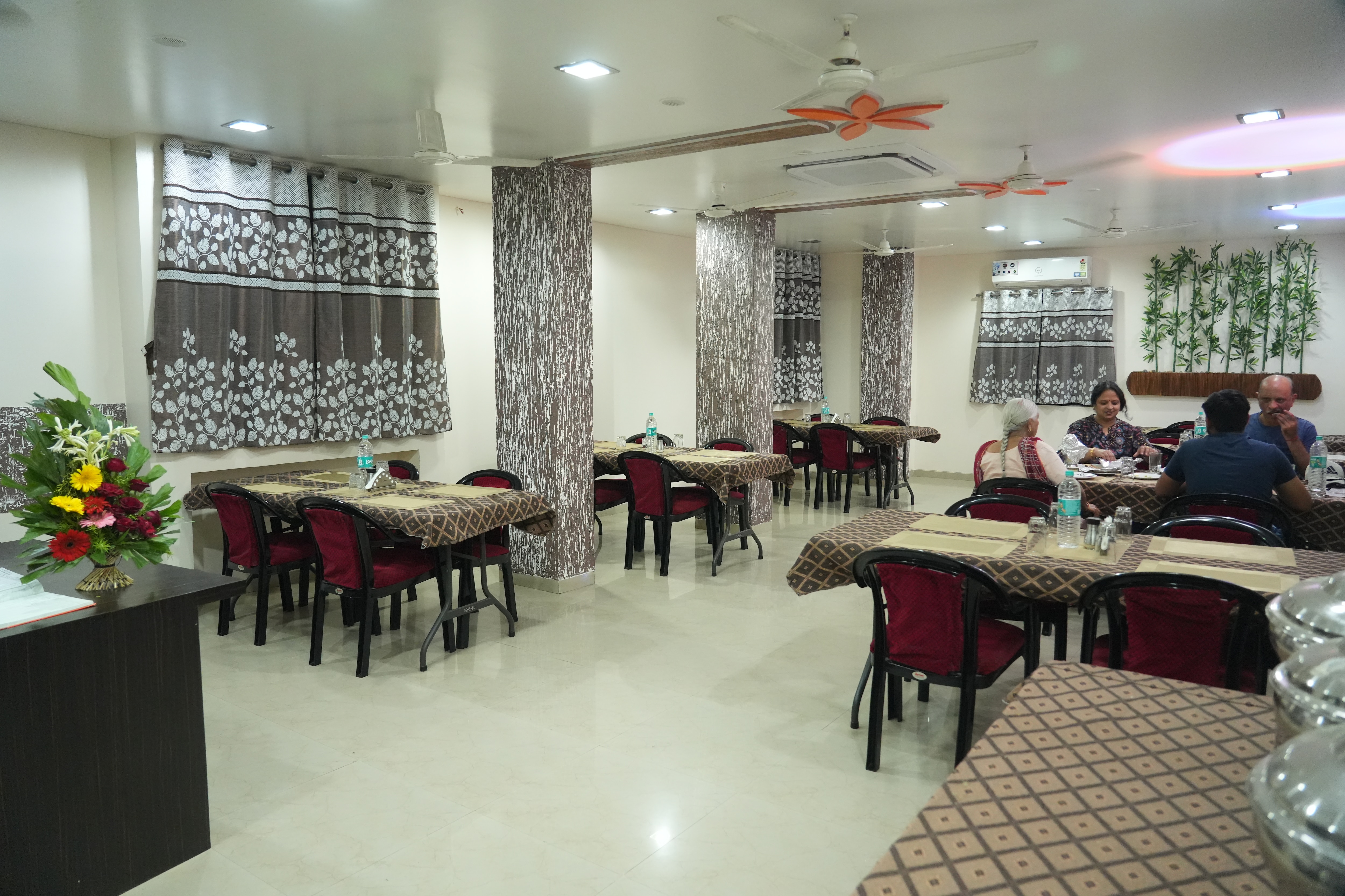 Avon Restaurant