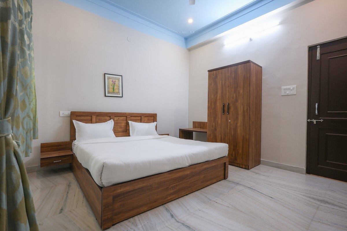 The Nivas Luxurious 5 BR Bungalow Udaipur 𝗕𝗢𝗢𝗞 Udaipur Villa