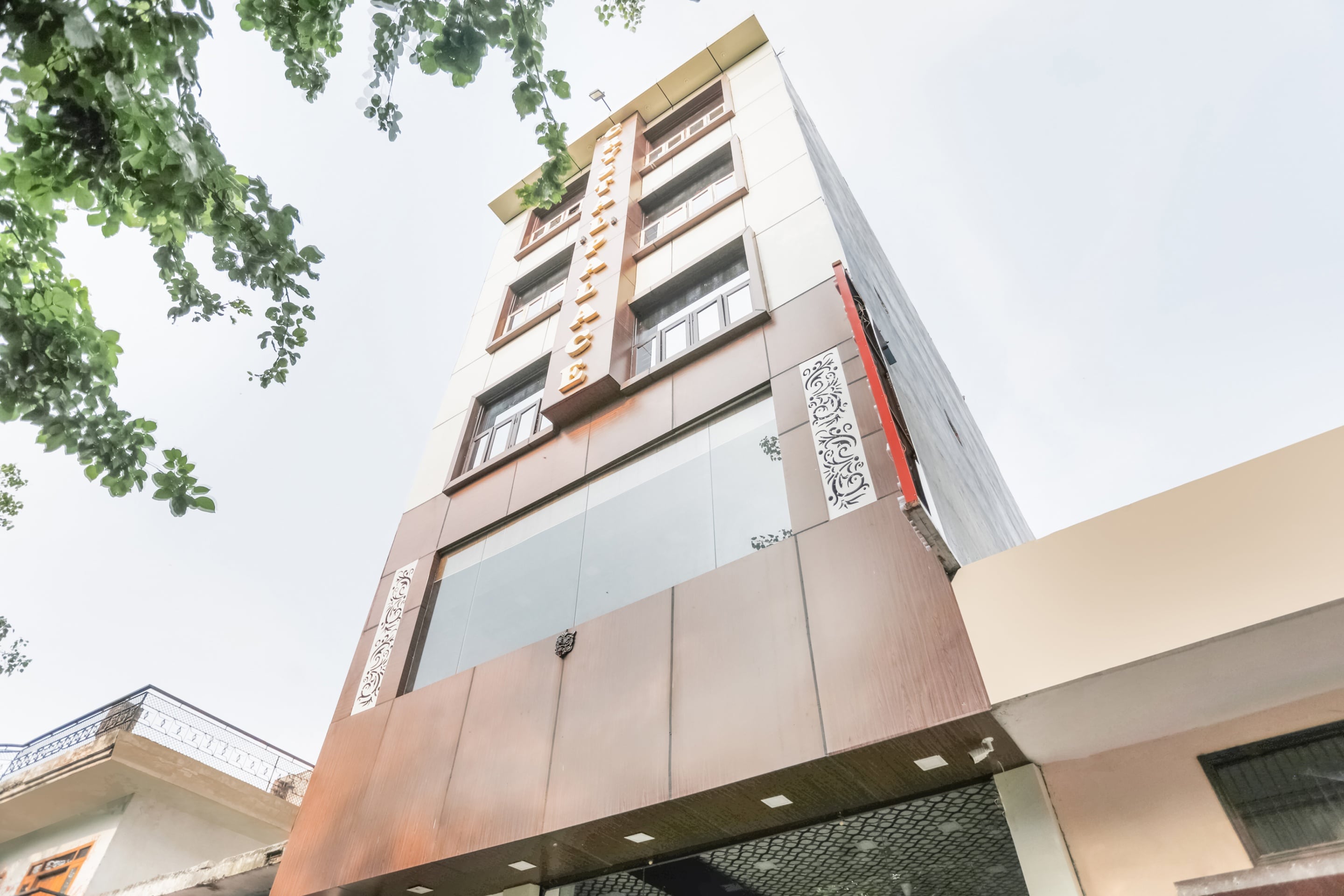 Collection O The Crystal Palace. 𝗕𝗢𝗢𝗞 Delhi Hotel