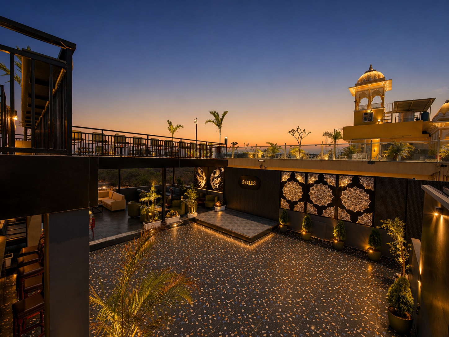 Solis Lounge & Bar