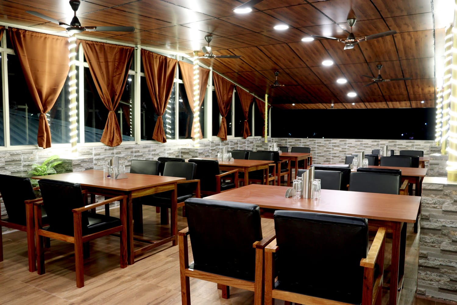 GOLDEN VIEW Restaurant