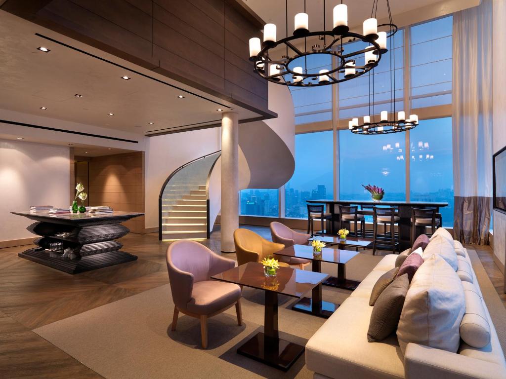 163 Lounge