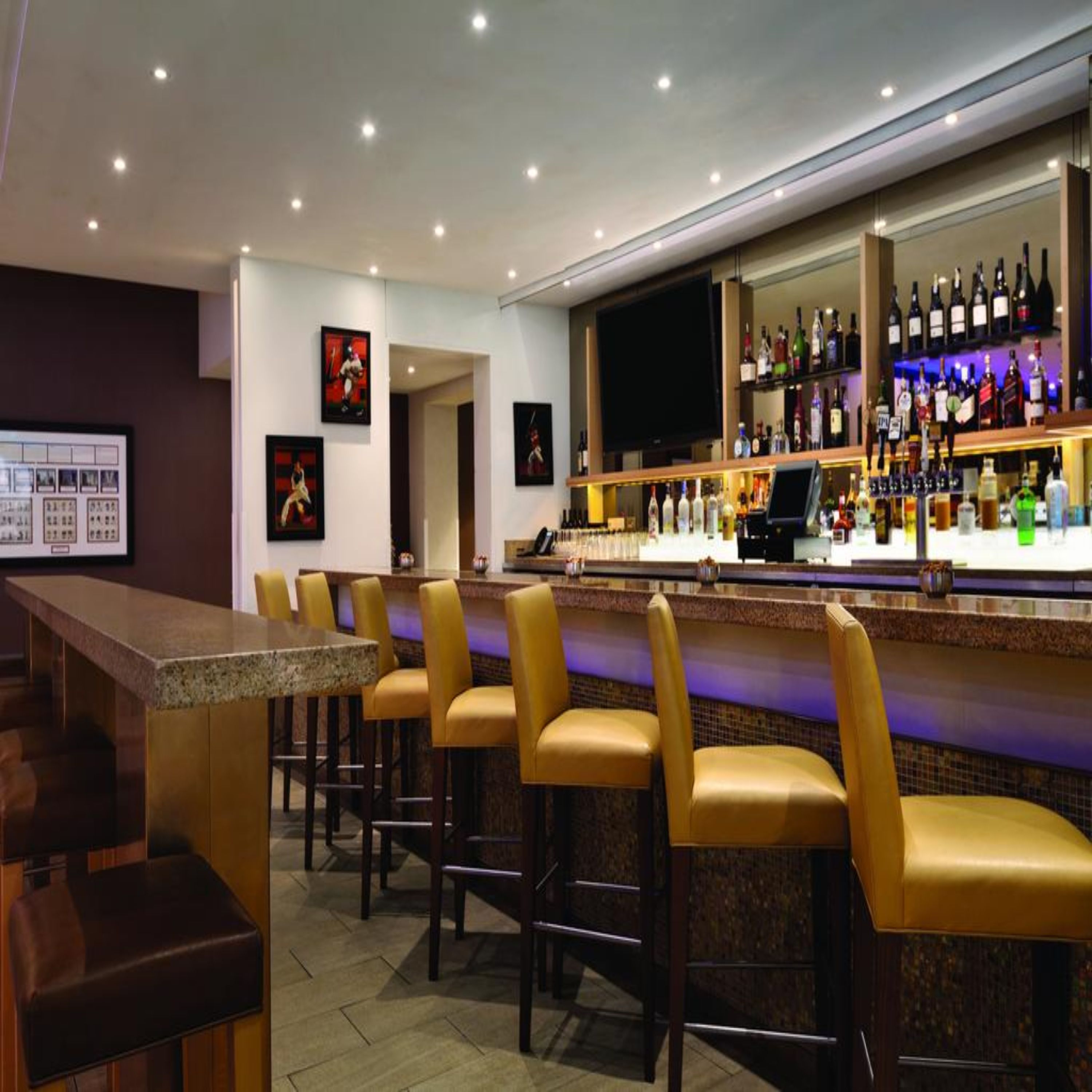 750 Restaurant & Bar