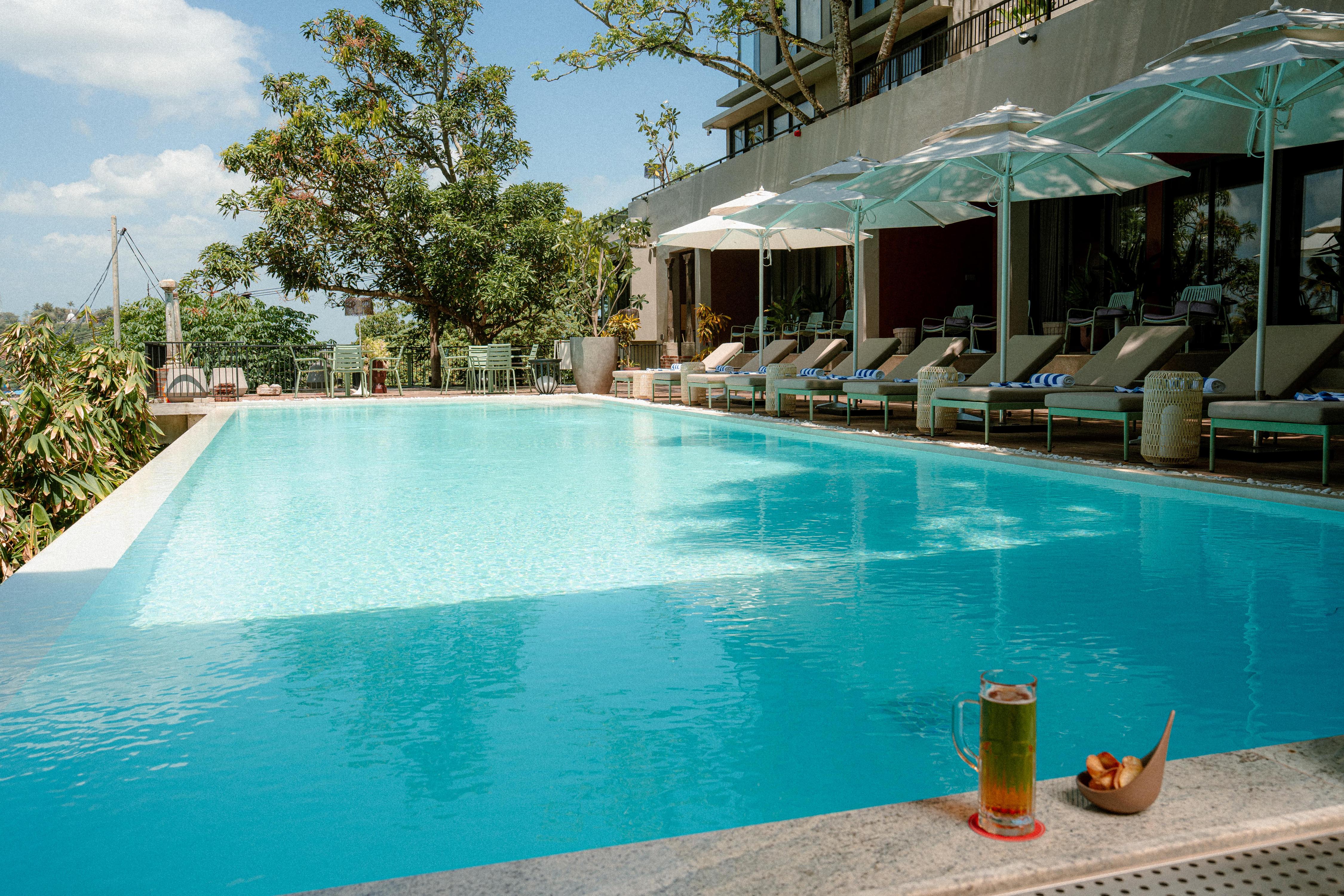 Pool Bar