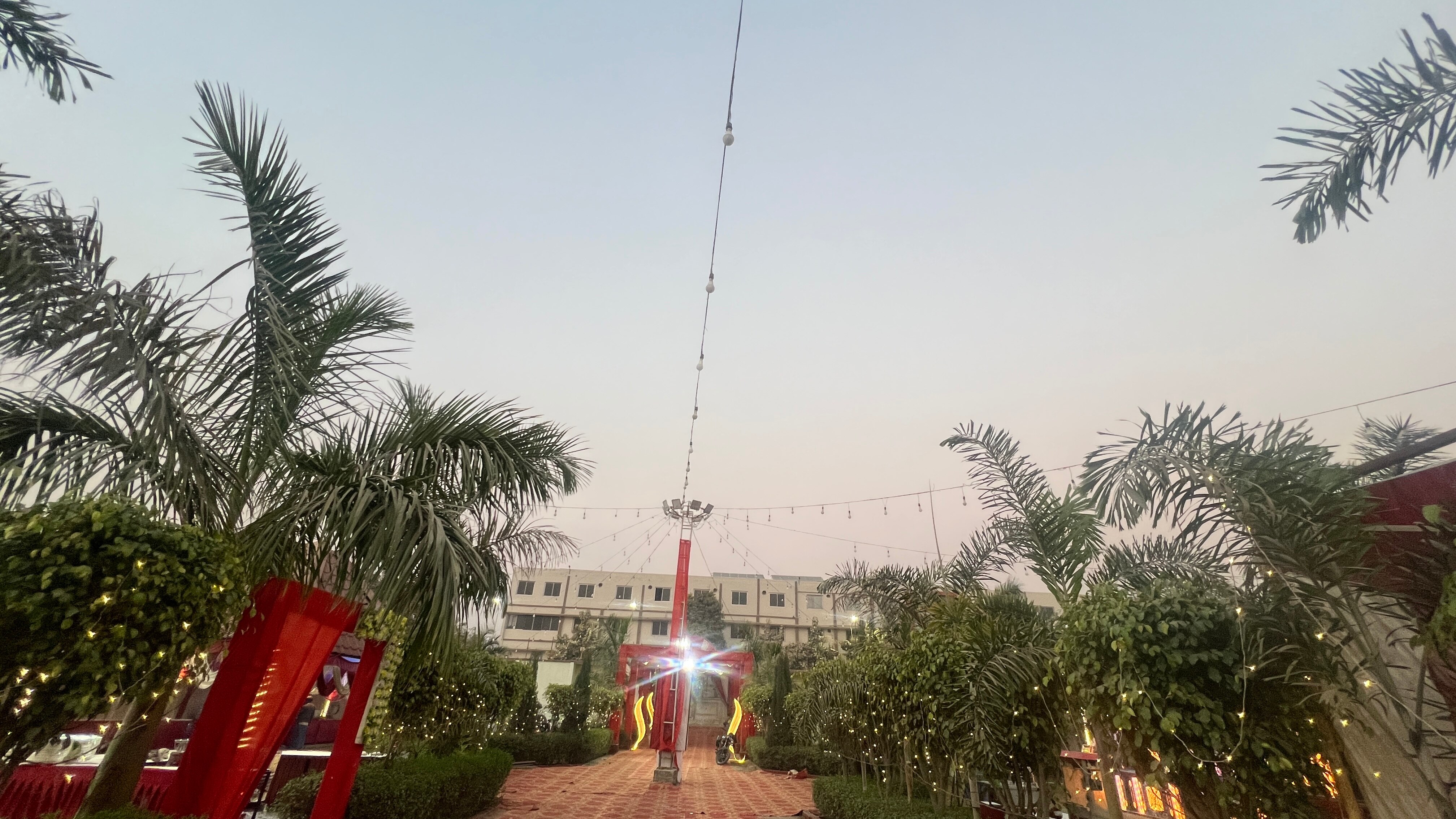 Rajwada Palace 𝗕𝗢𝗢𝗞 Prayagraj Farm House