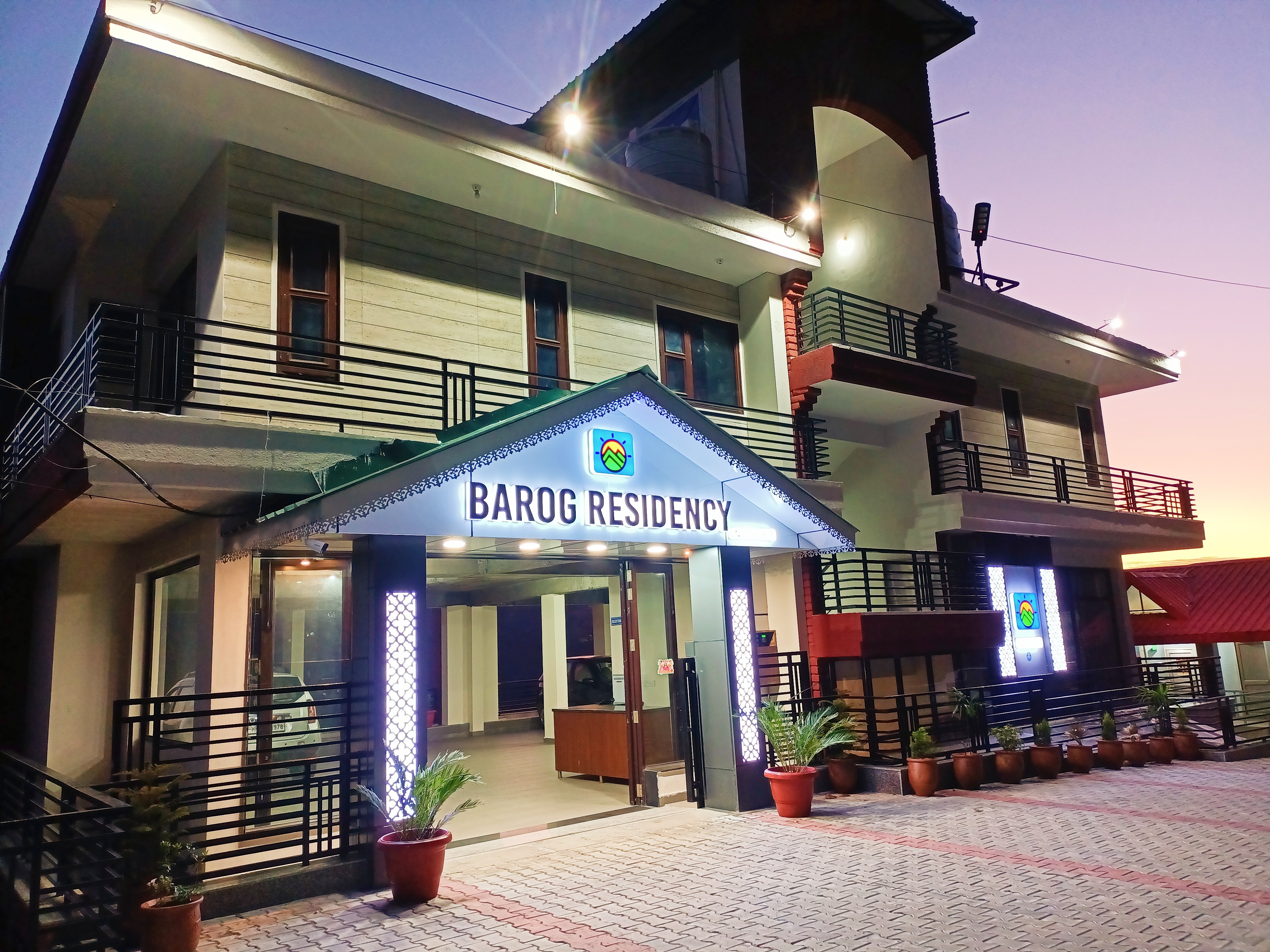 Barog Residency 𝗕𝗢𝗢𝗞 Solan Hotel