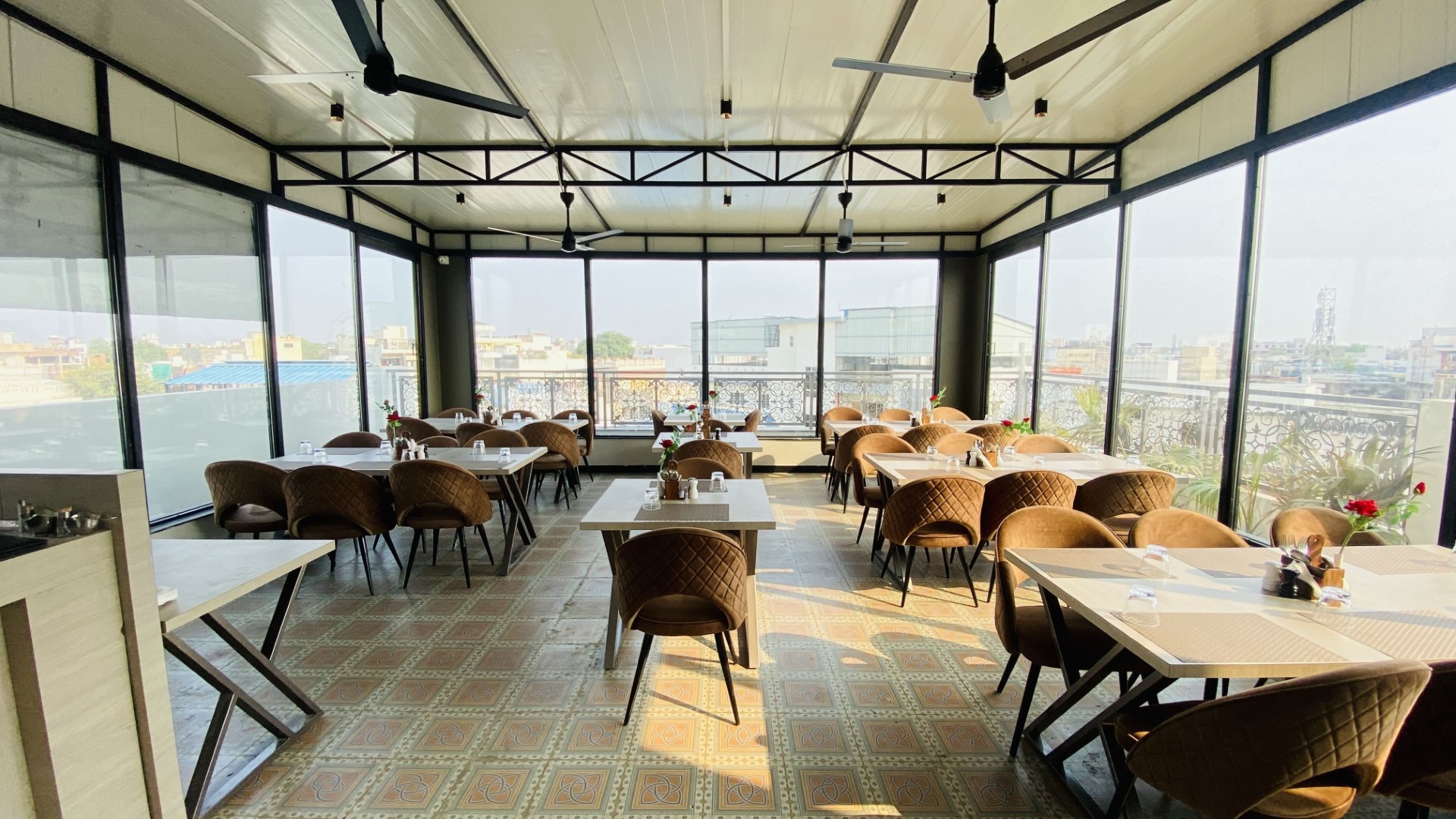 Glorious Cafe & Dining