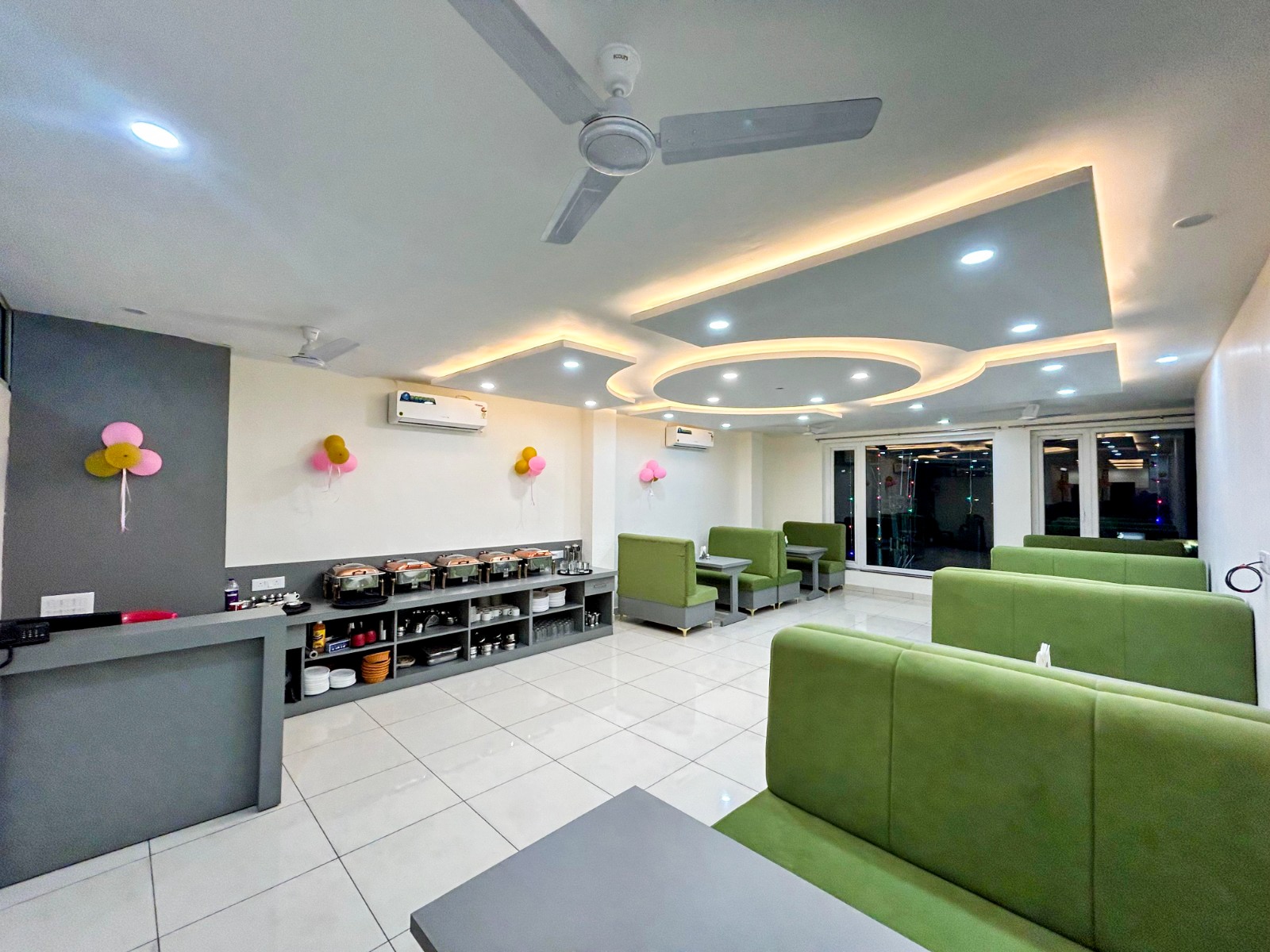 the katra avenue Restaurant