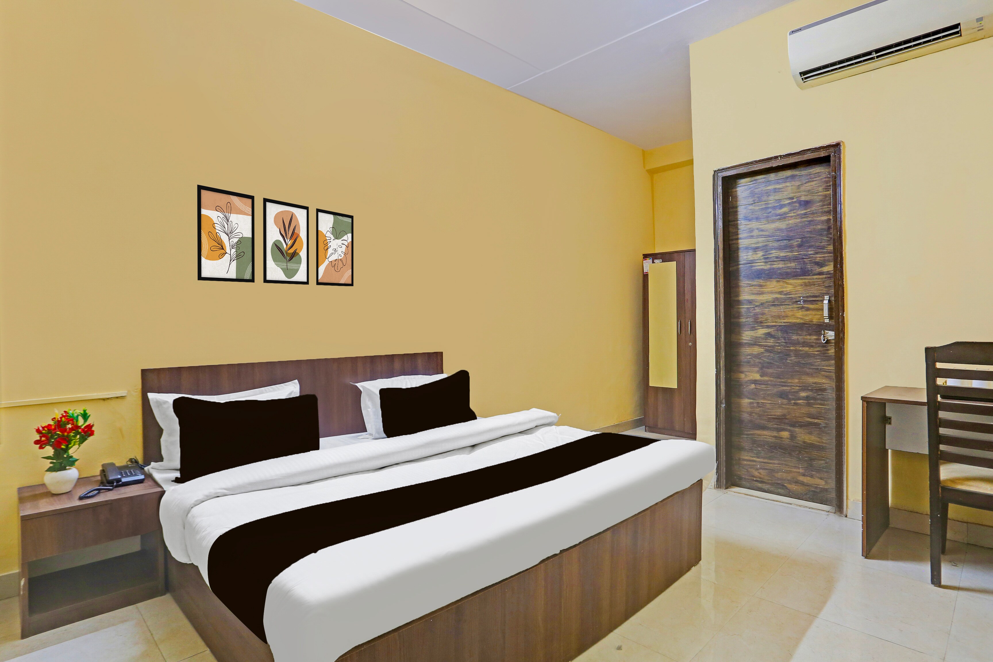 Super Hotel O Shalimar Bagh Max Hospital 𝗕𝗢𝗢𝗞 Delhi Hotel