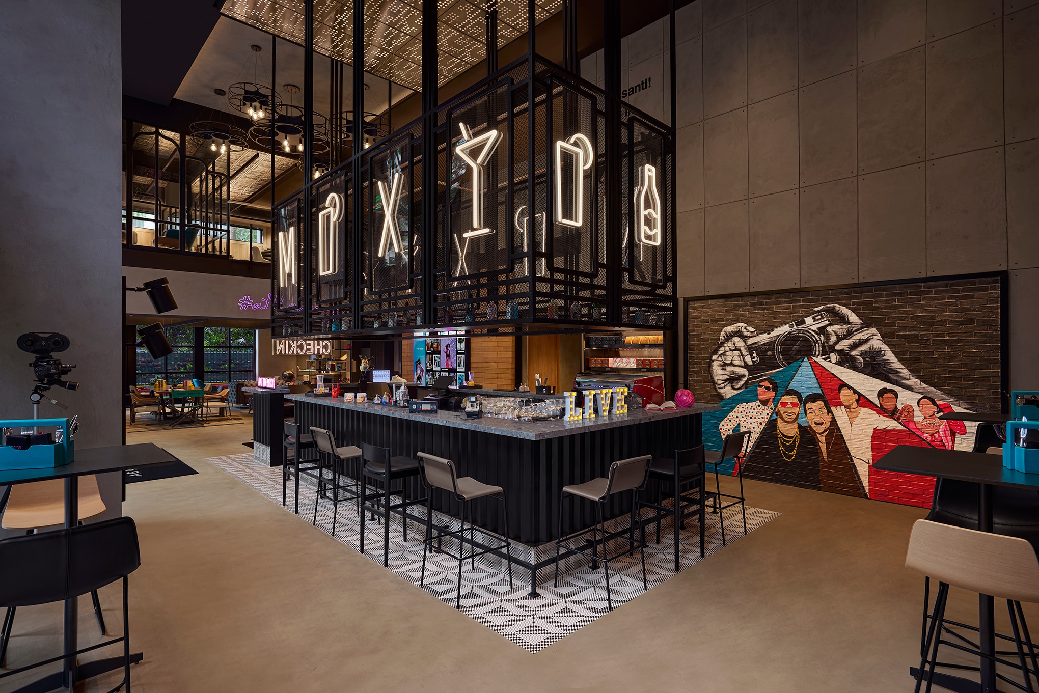 Moxy Bar