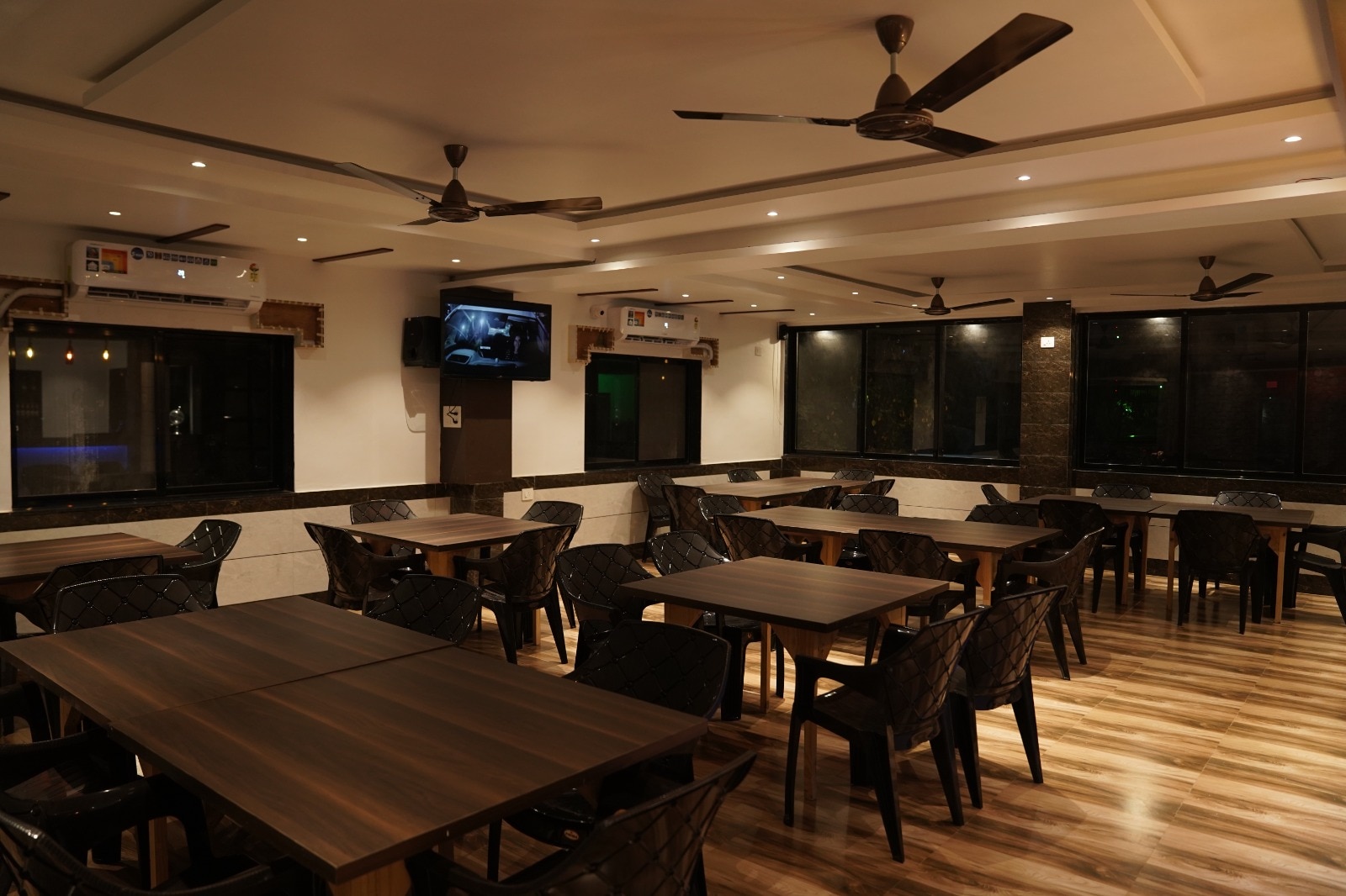 Hotel SunRise Bar & Restaurant