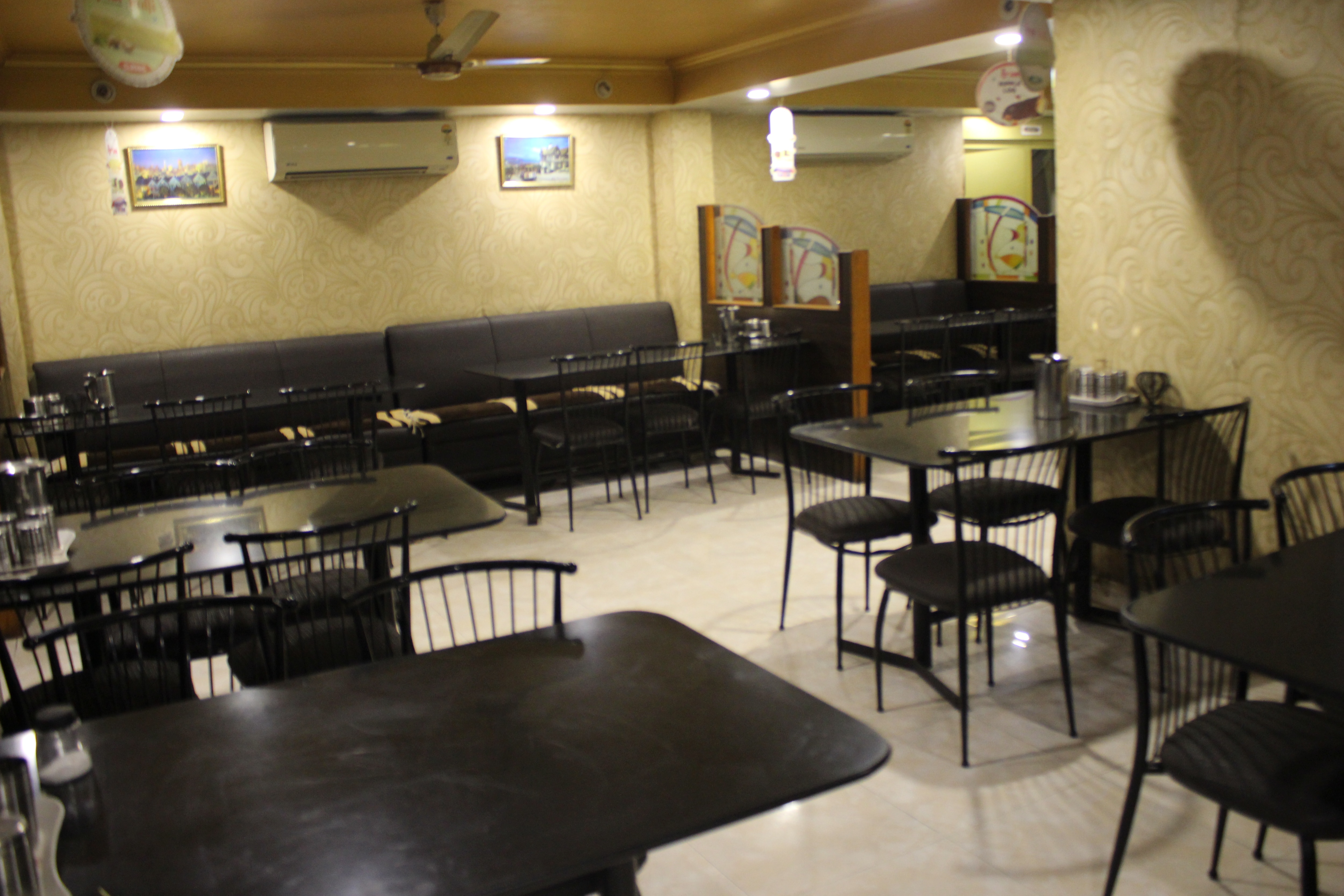 HOTEL NIRAJ INTERNATIONAL & PRIYA RESTAURANT