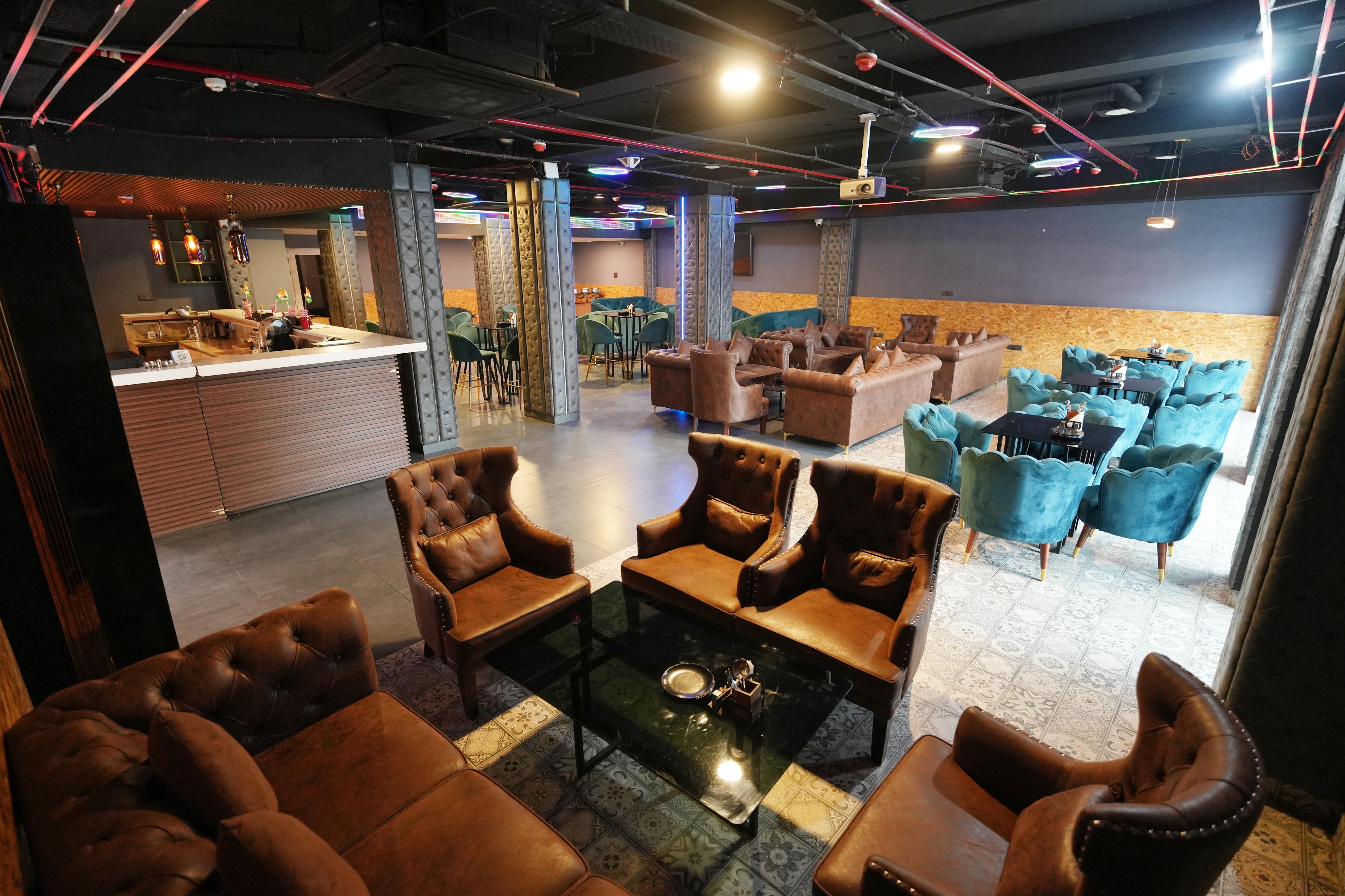 TRINIRTY LOUNGE