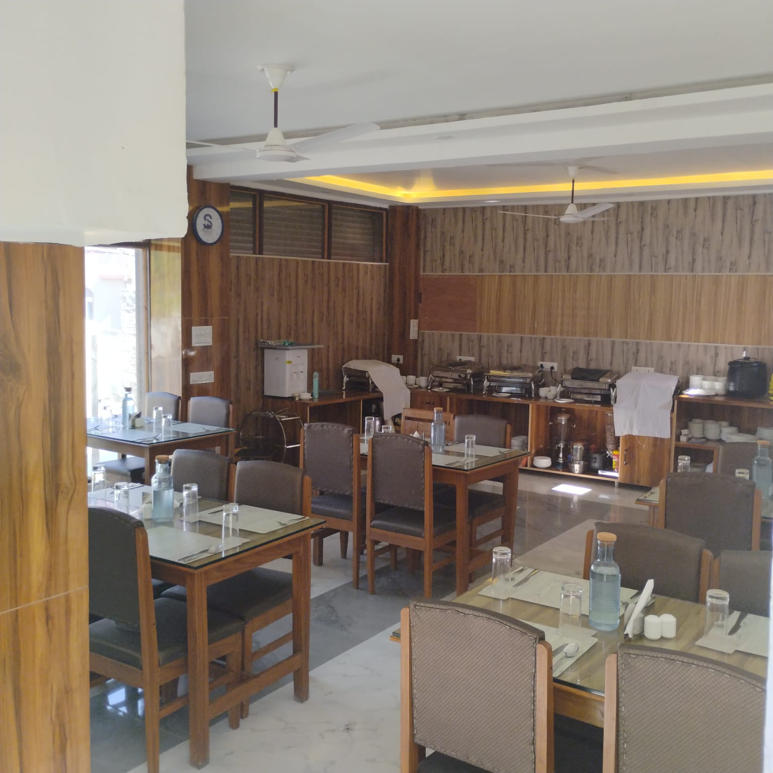 Jehlum Heights Restaurant