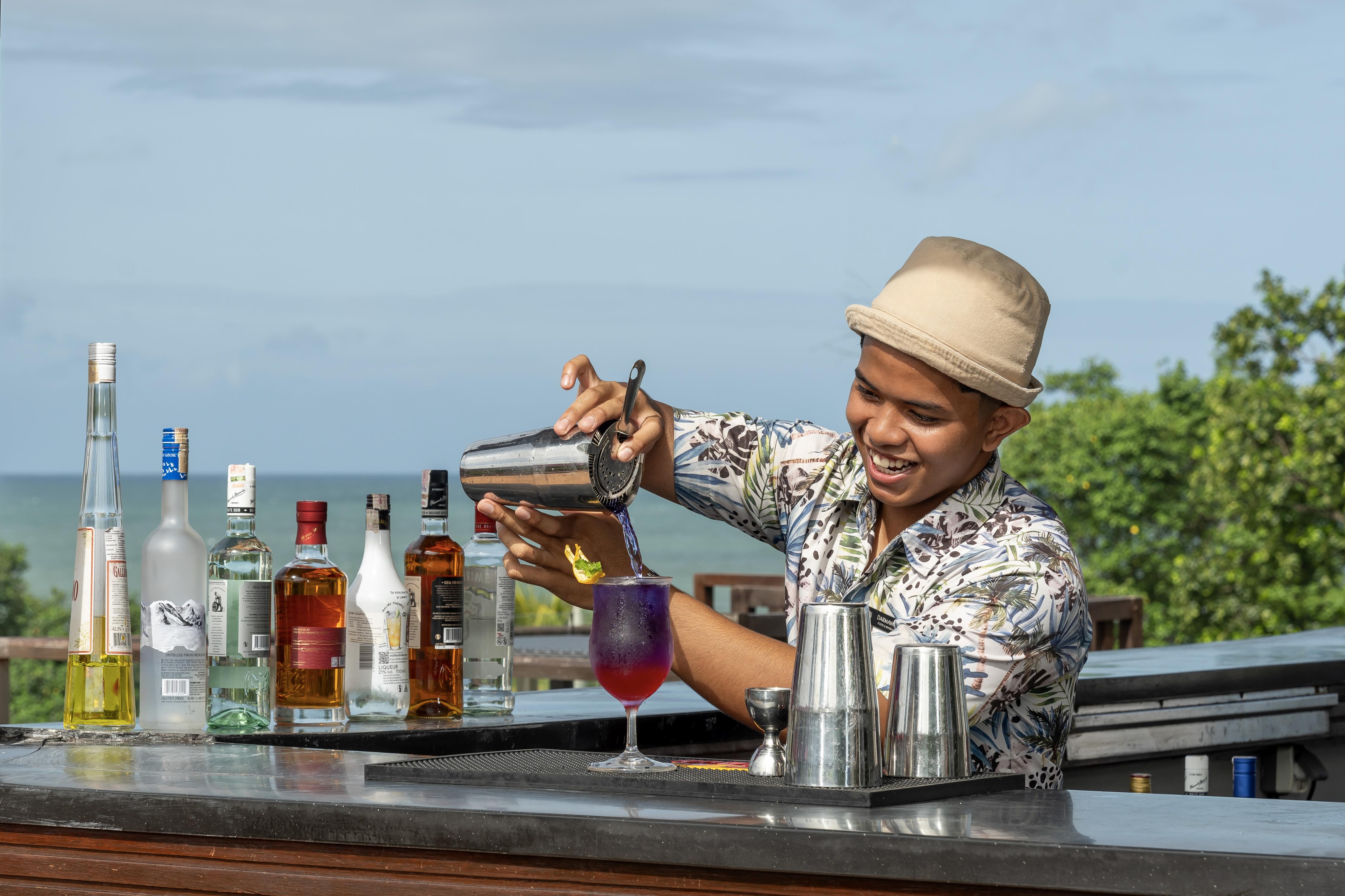 Infinity Pool Bar