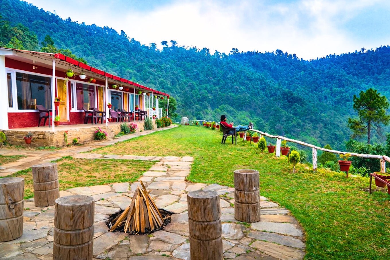 Ghumakkad Stay 𝗕𝗢𝗢𝗞 Almora Homestay
